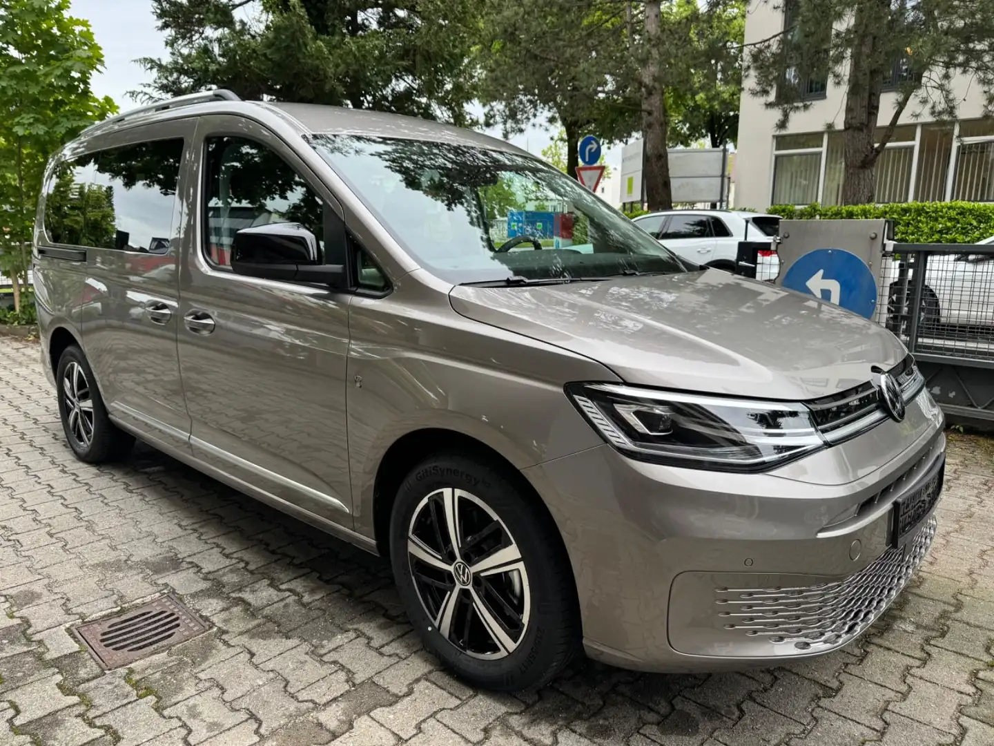 Volkswagen Caddy 1,5TSI /MAXI STYLE/7Sitzer/Navi/Leder Beige - 2