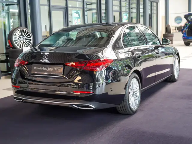 Mercedes-Benz C-Class view 4