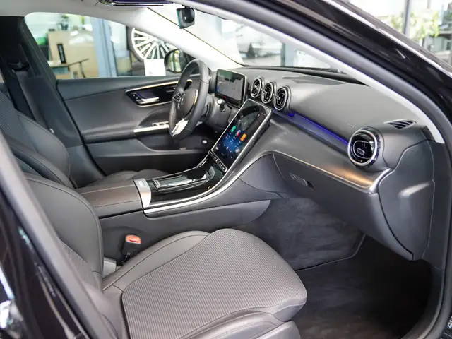 Mercedes-Benz C-Class view 9