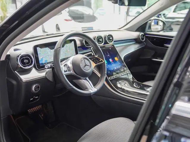 Mercedes-Benz C-Class view 15
