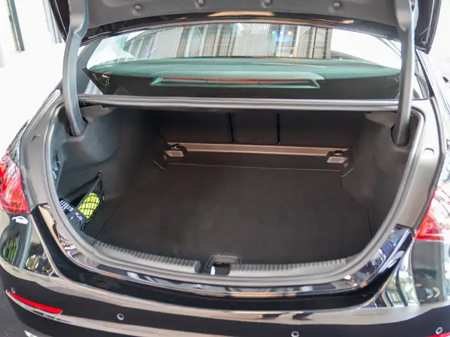 Mercedes-Benz C-Class view 6