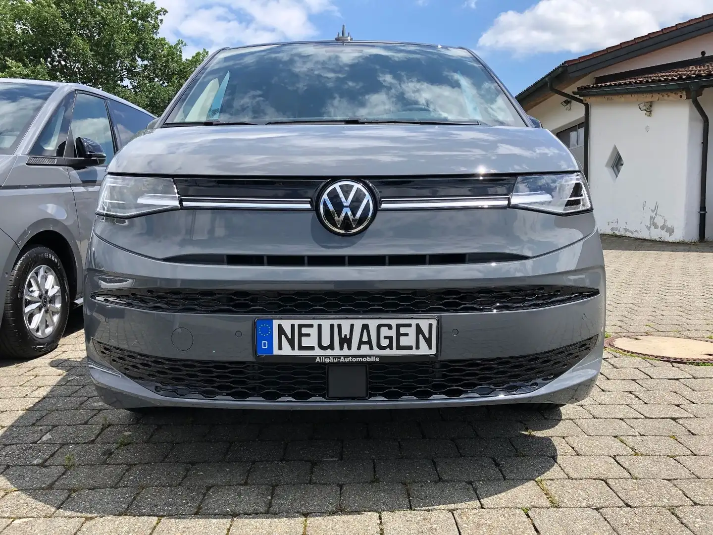 Volkswagen T7 Multivan 2.0 TDI  Edition  Modell 2025 - VFW Grau - 2