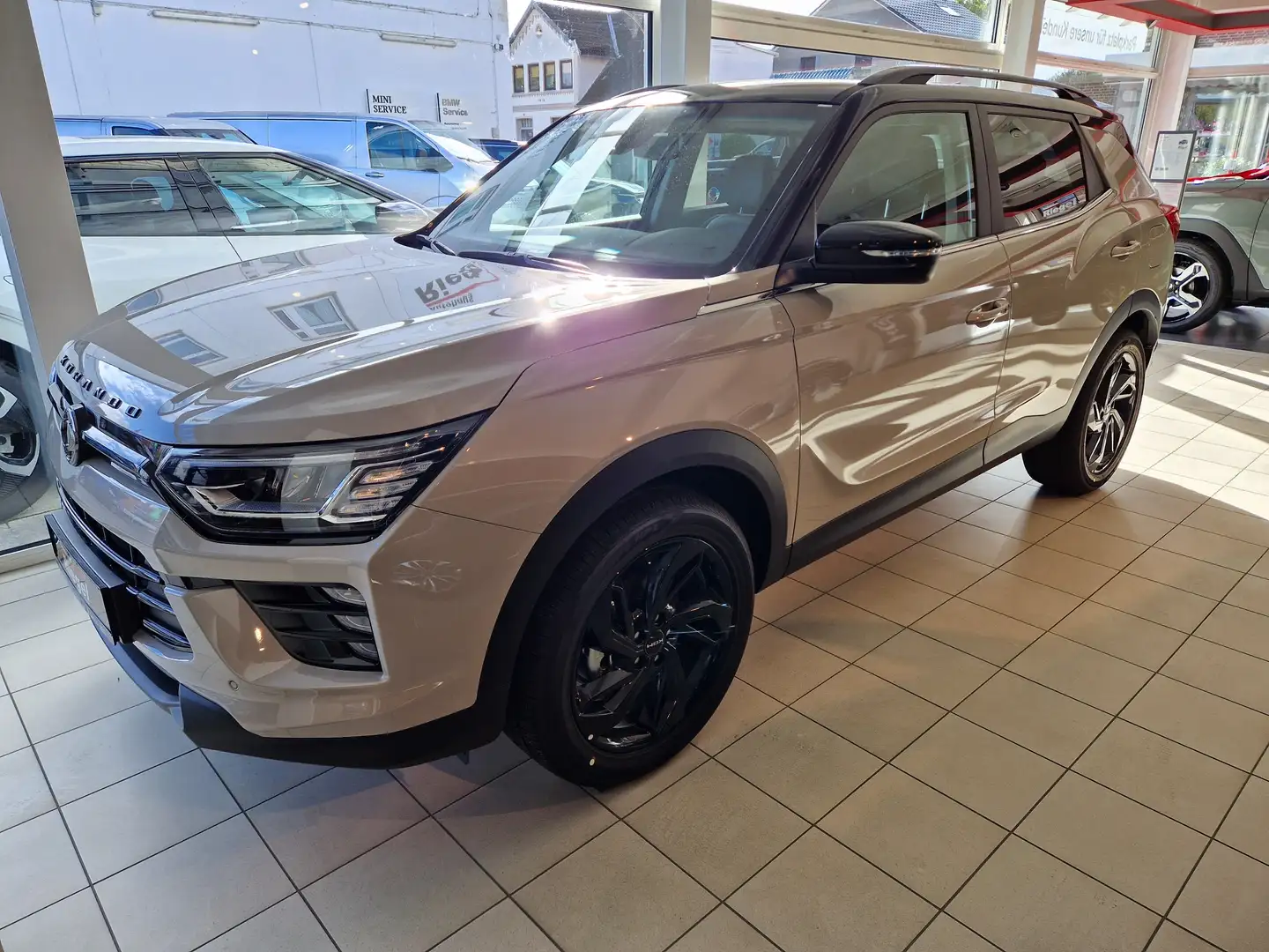 KGM Korando Black 1.5 Benzin Automatik Beige - 1