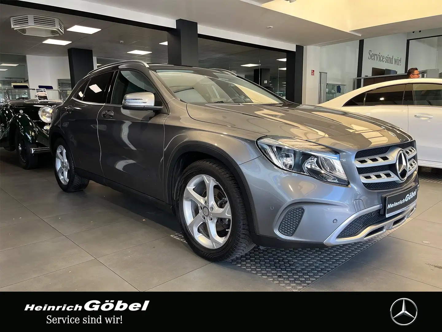 Mercedes-Benz GLA 220 d URBAN+COMAND+PANO+KAMERA+TOTWINKEL+SMI Grau - 2