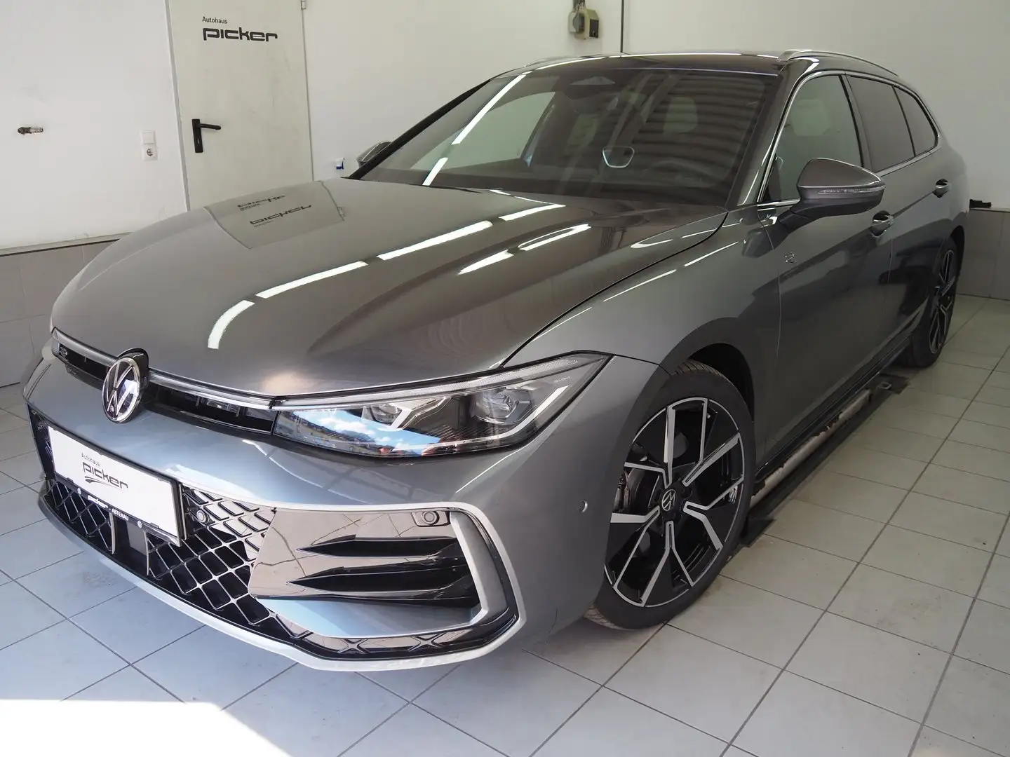 Volkswagen Passat Variant R-Line TDI 4MOTION DSG Grau - 1