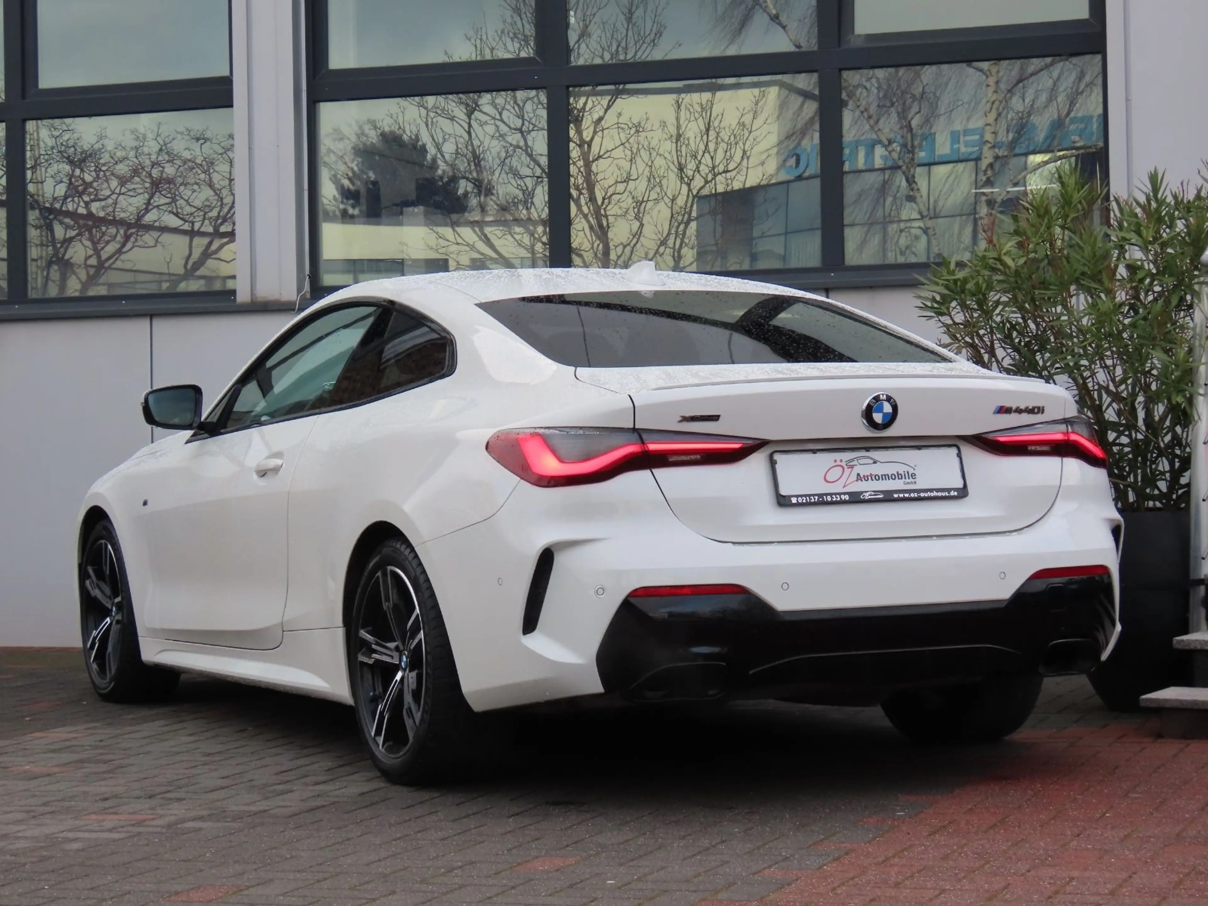 BMW M4 i xDrive Coupé Shadow-Line — photo 11