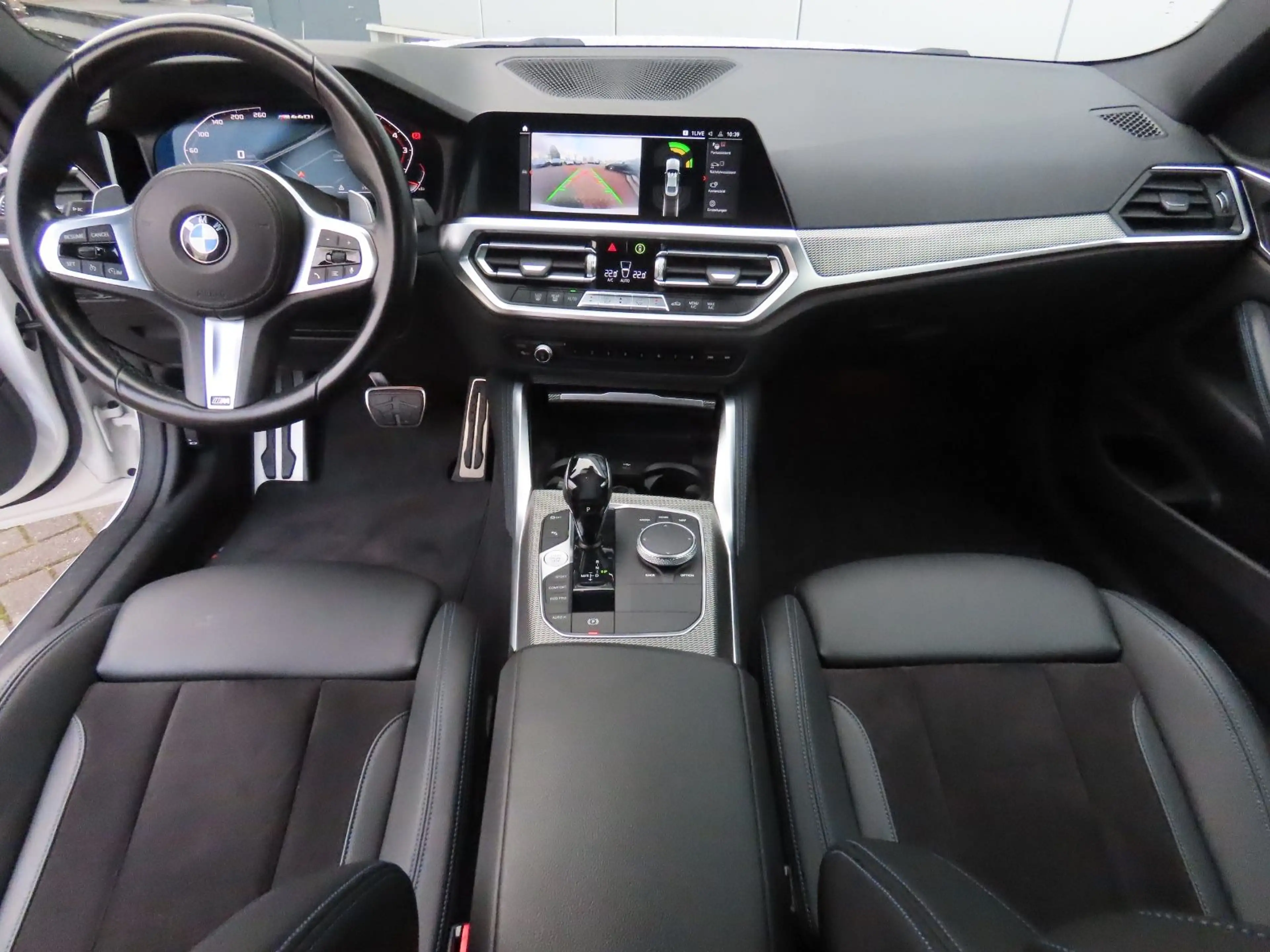 BMW M4 i xDrive Coupé Shadow-Line — photo 15