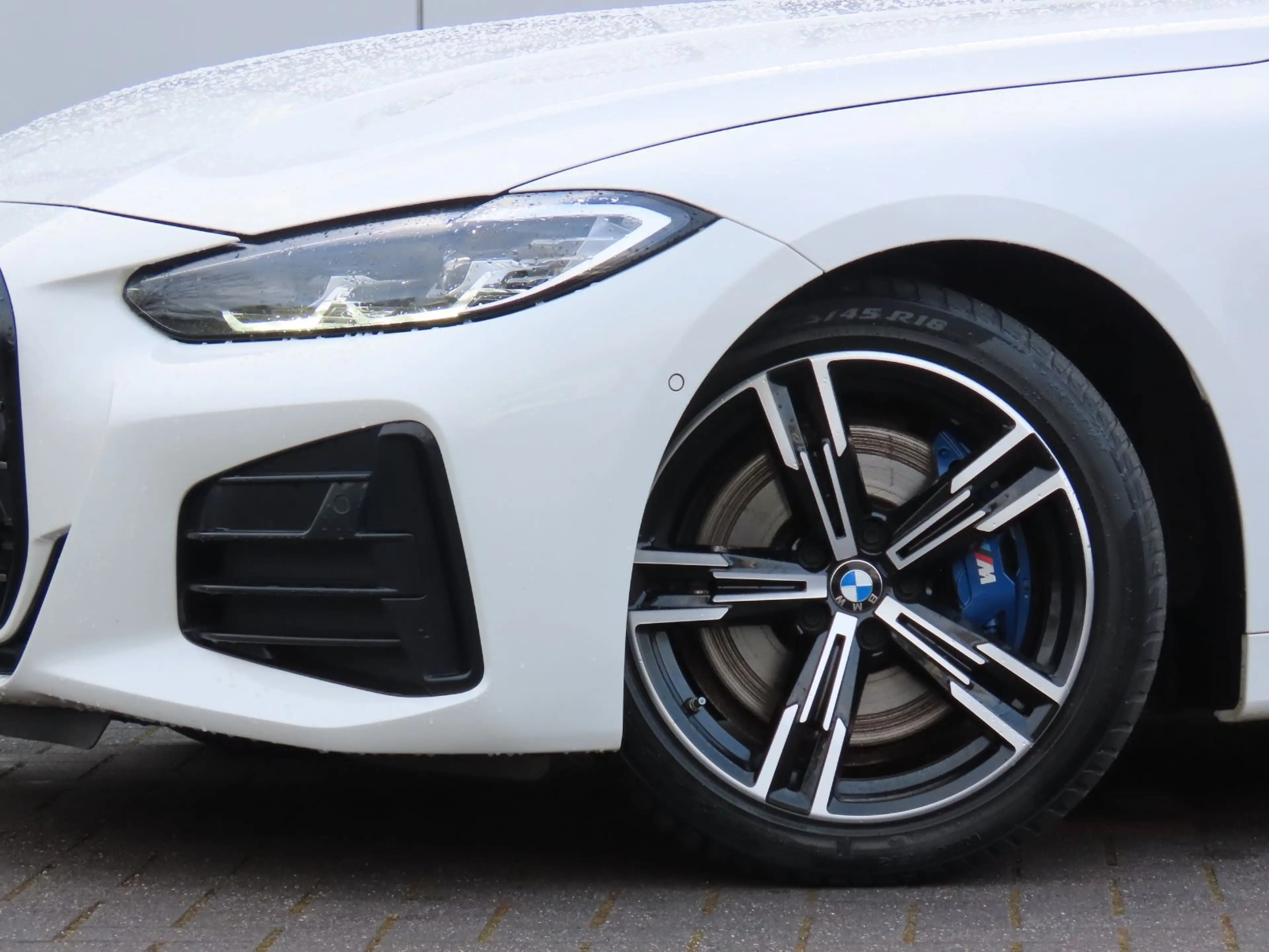 BMW M4 i xDrive Coupé Shadow-Line — photo 6