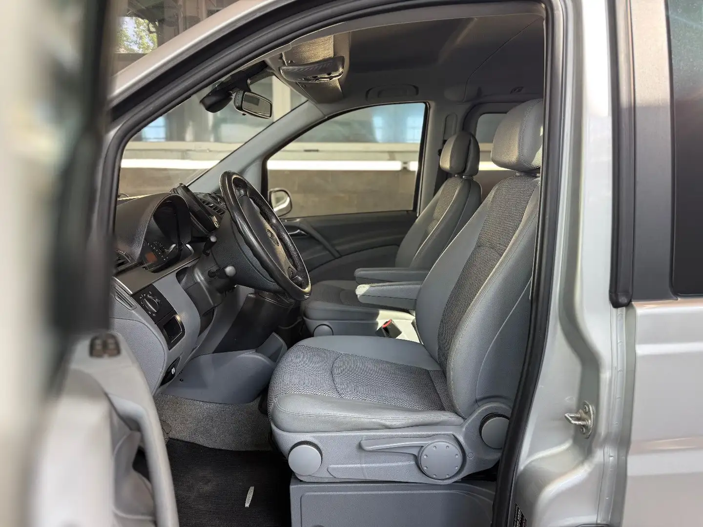 Mercedes-Benz Viano 2.2CDI lang AUTOM LEDER AHK SHZ TEMPO PDC Argent - 2