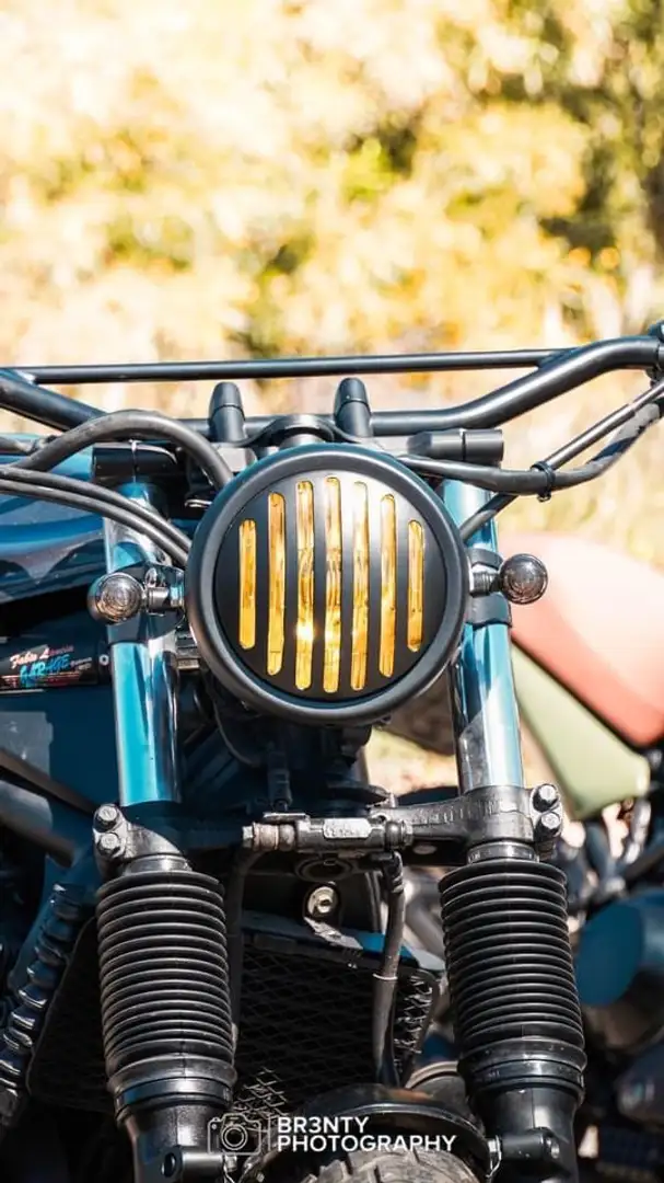 Suzuki Bandit 600 Scrambler Gris - 1