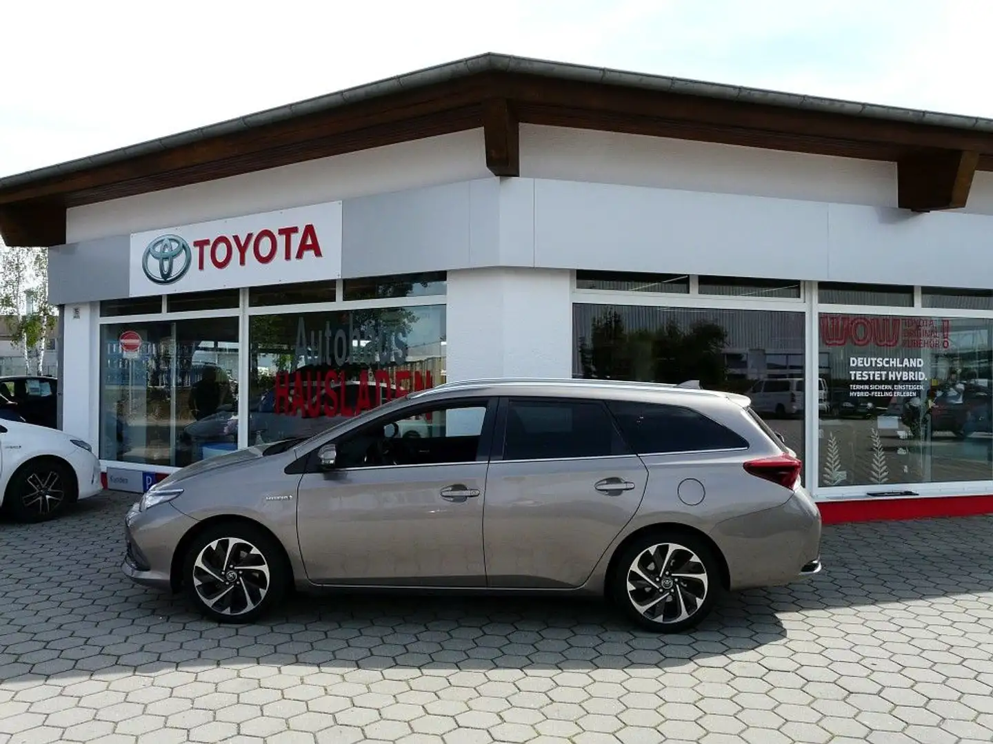 Toyota Auris Touring Sports Hybrid Design Edition Grau - 2