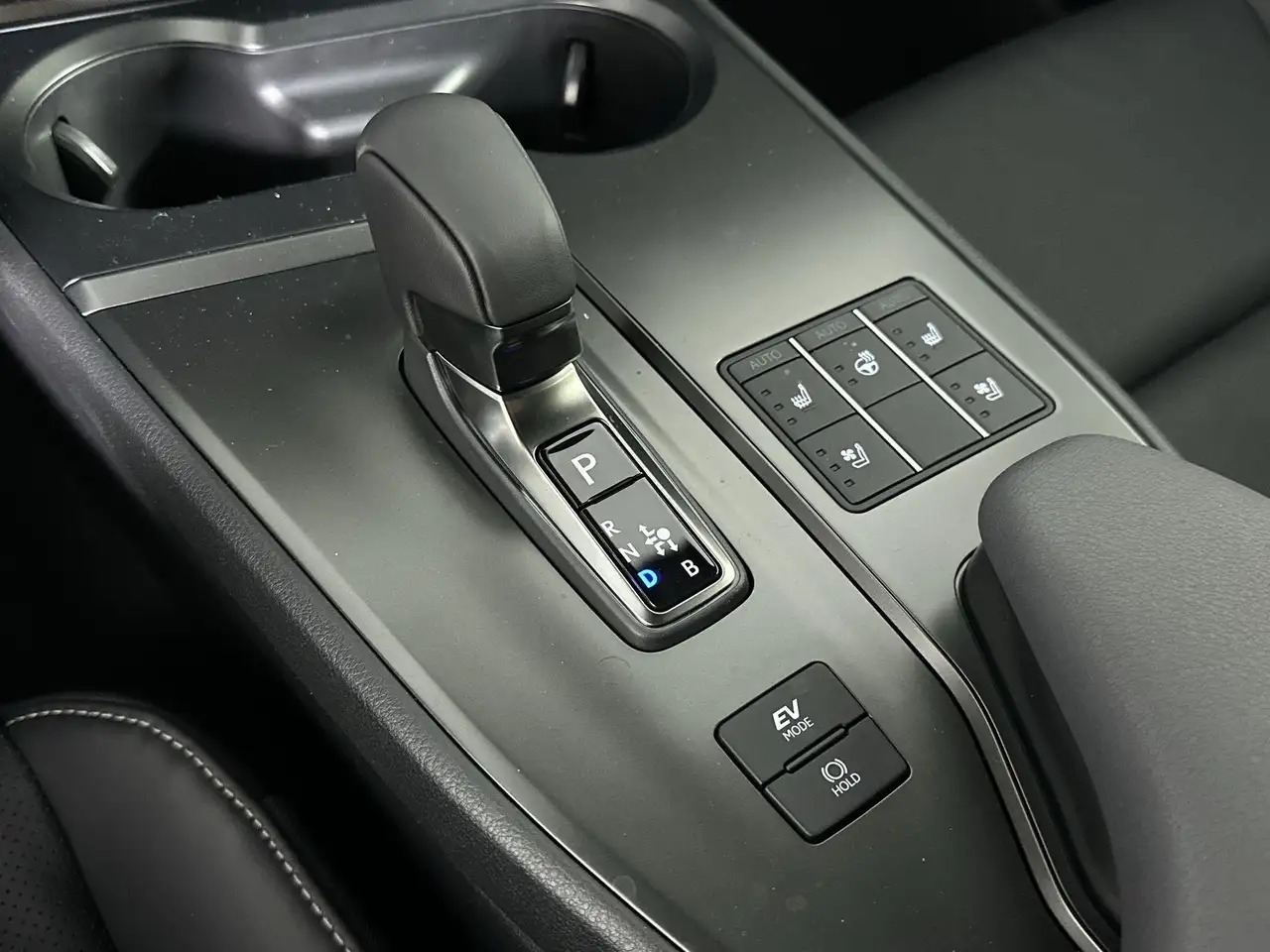 Lexus UX 300h fotografie Lexus UX 300h