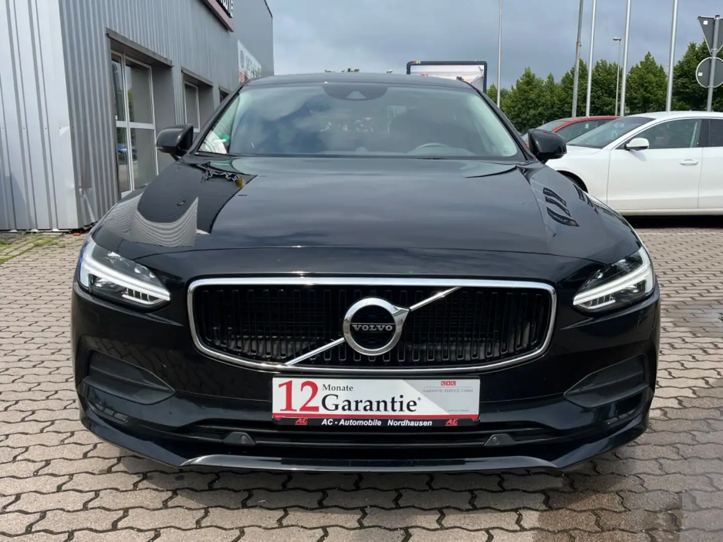 Volvo S90 Lim. Momentum AWD Schwarz - 2