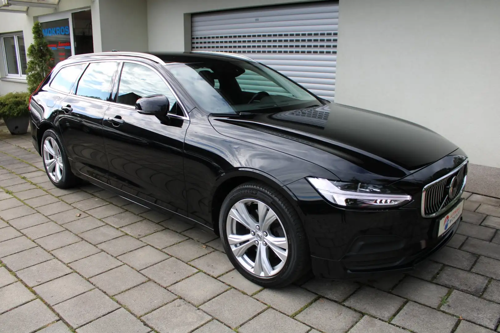 Volvo V90 B4 D Geartronic Momentum LED Navigatoin Rückfakam Schwarz - 1