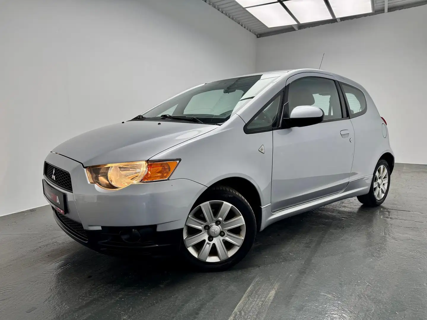 Mitsubishi Colt ClearTec 35 Jahre Plus 1.3+RADIO+KLIMA+SHZ+ Silber - 1