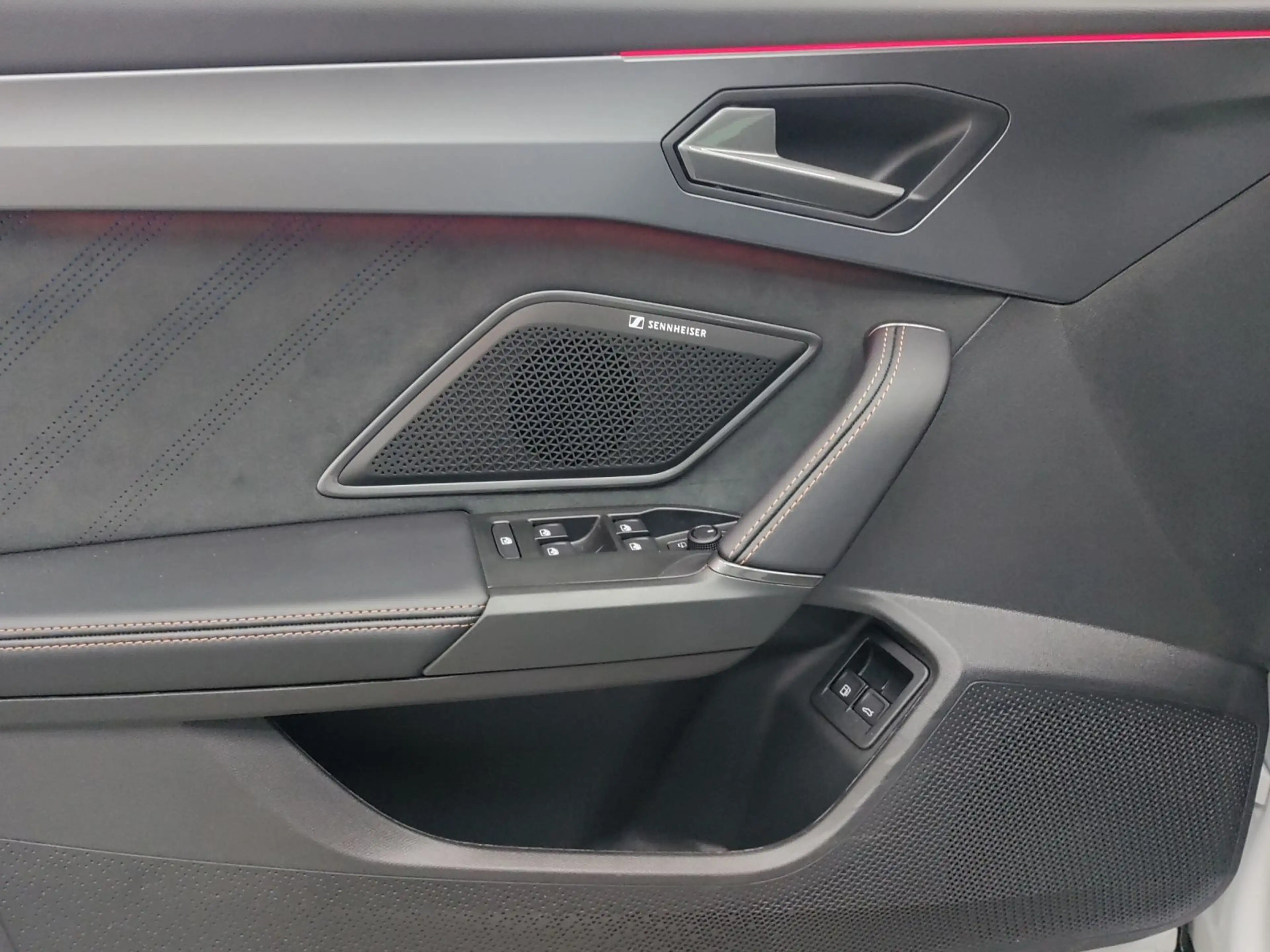 CUPRA Formentor 1.5 e-Hybrid TSI DSG VZ SENNHEISER AHK — photo 9