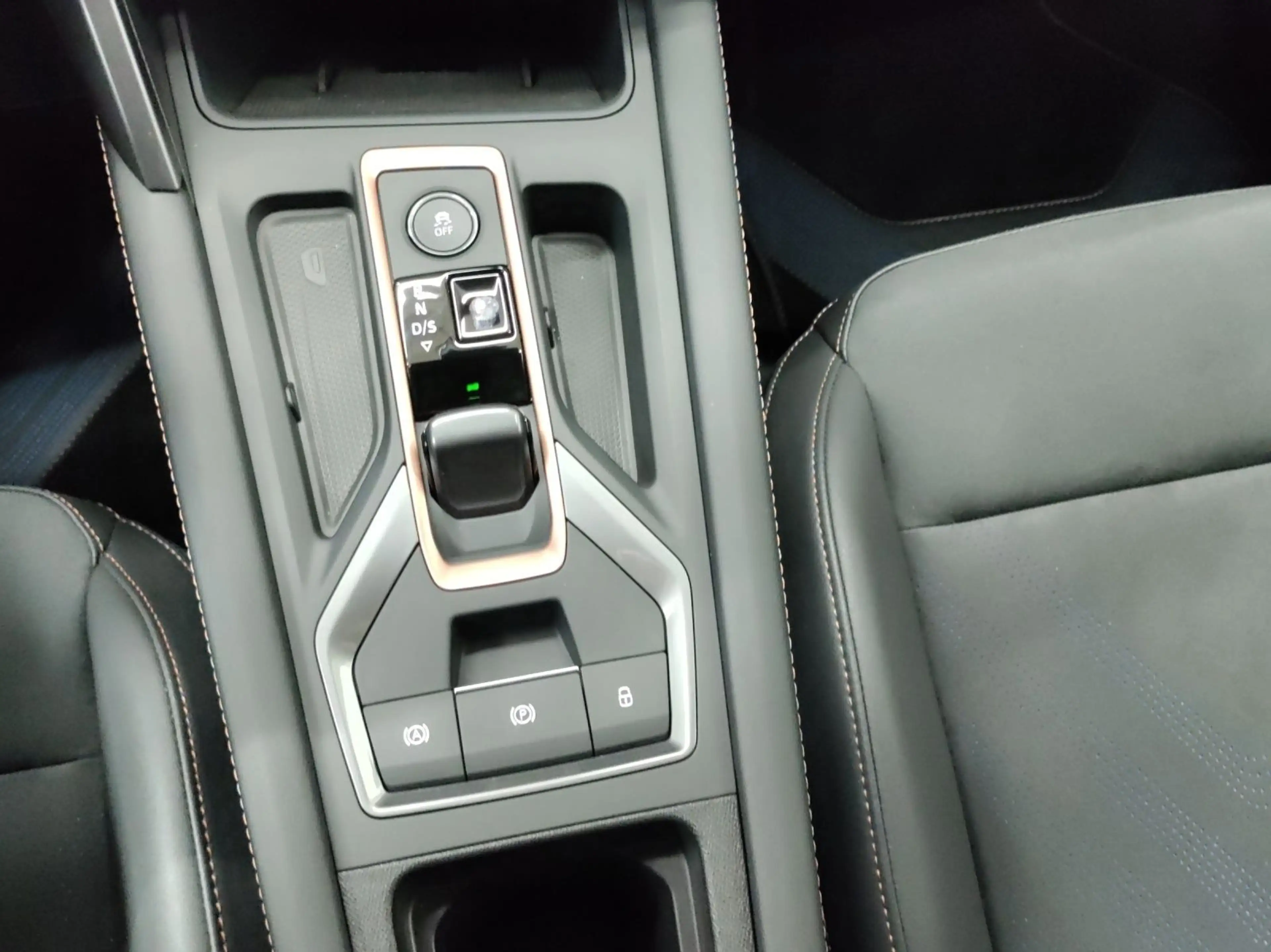 CUPRA Formentor 1.5 e-Hybrid TSI DSG VZ SENNHEISER AHK — photo 12