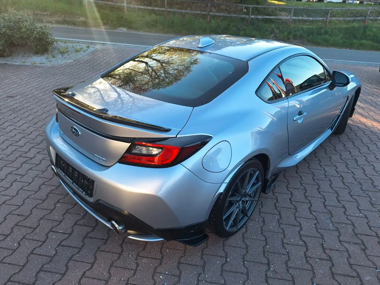 Subaru BRZ 2.4i Sport, STI Sportpaket Silber - 2