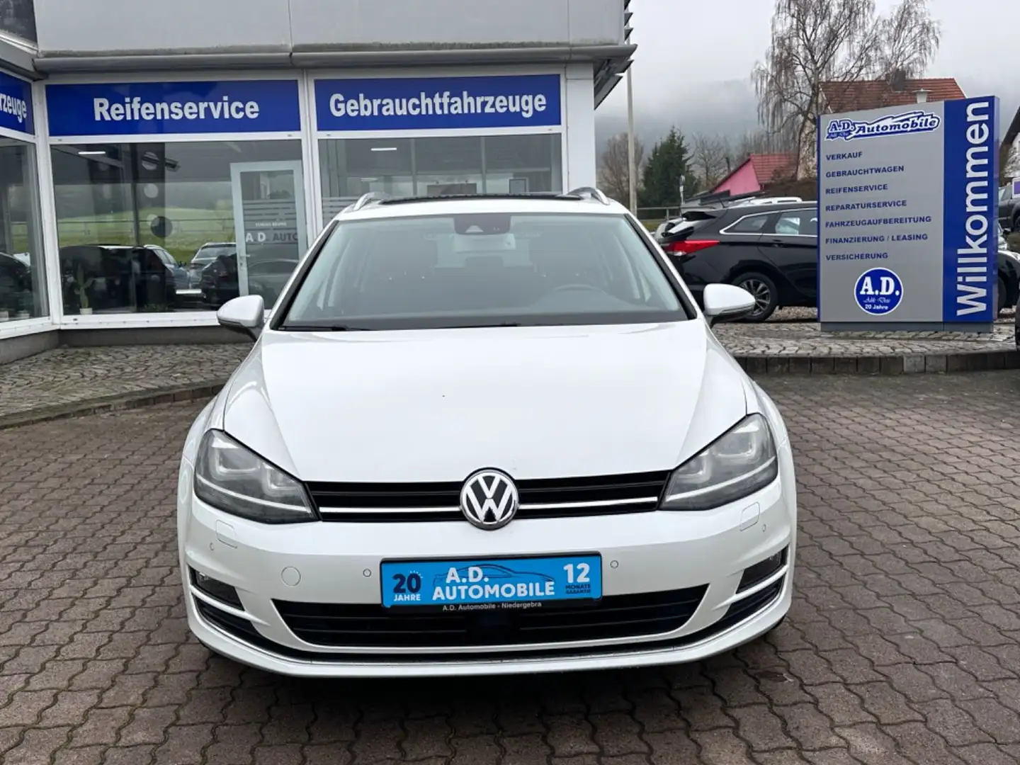 Volkswagen Golf VII Variant Highline BMT/Panorama/Tempo Bílá - 2