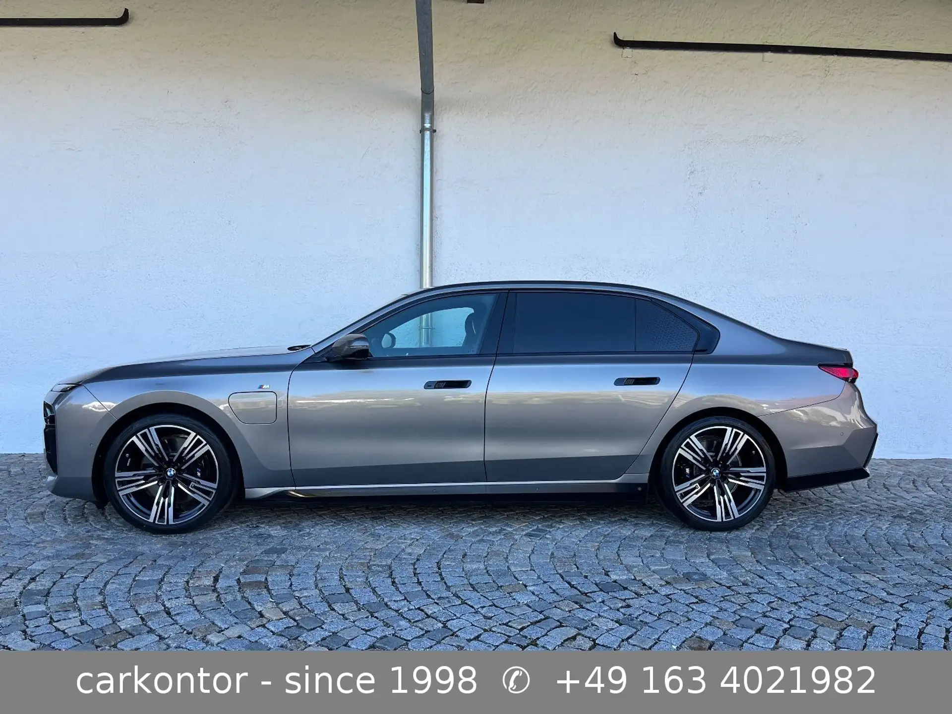 BMW 7 Series 750e 2025 회색 사진 1