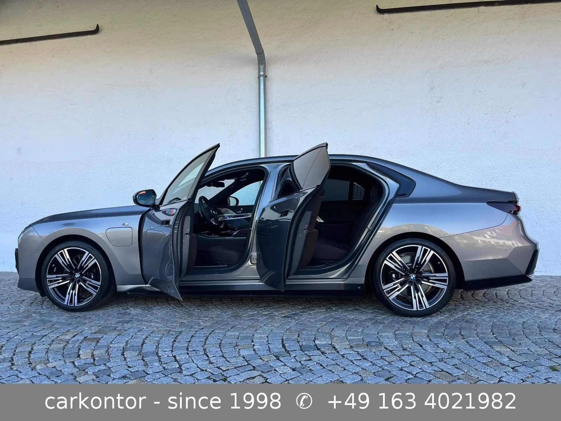 BMW 7 Series 750e 2025 회색 사진 2