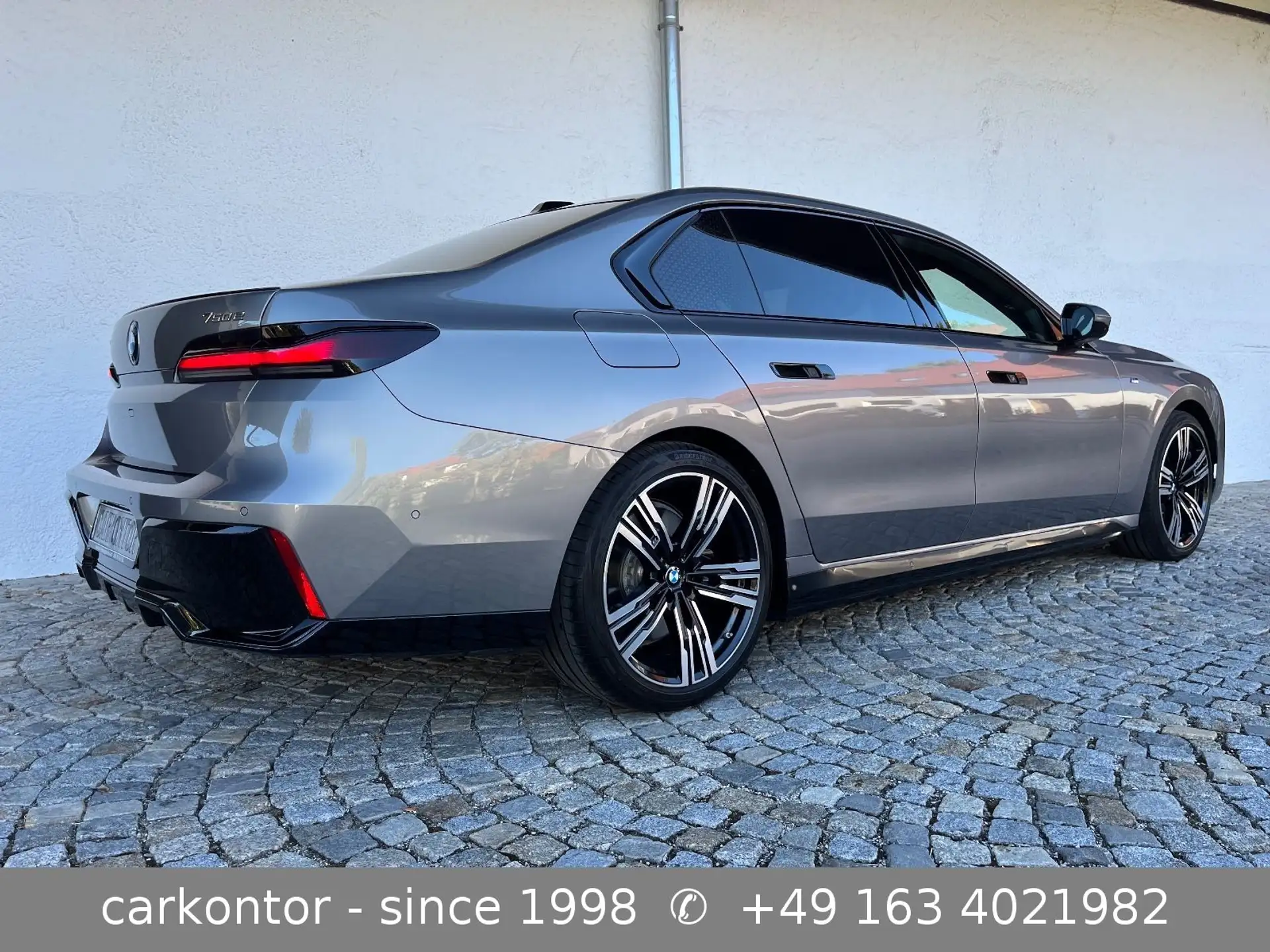 BMW 7 Series 750e 2025 회색 사진 3