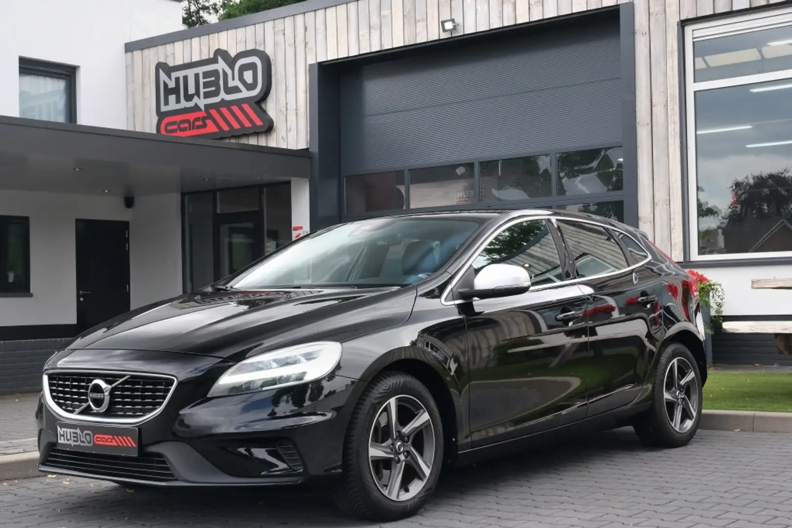 Volvo V40 2.0 D3 R-Design Чорний - 1