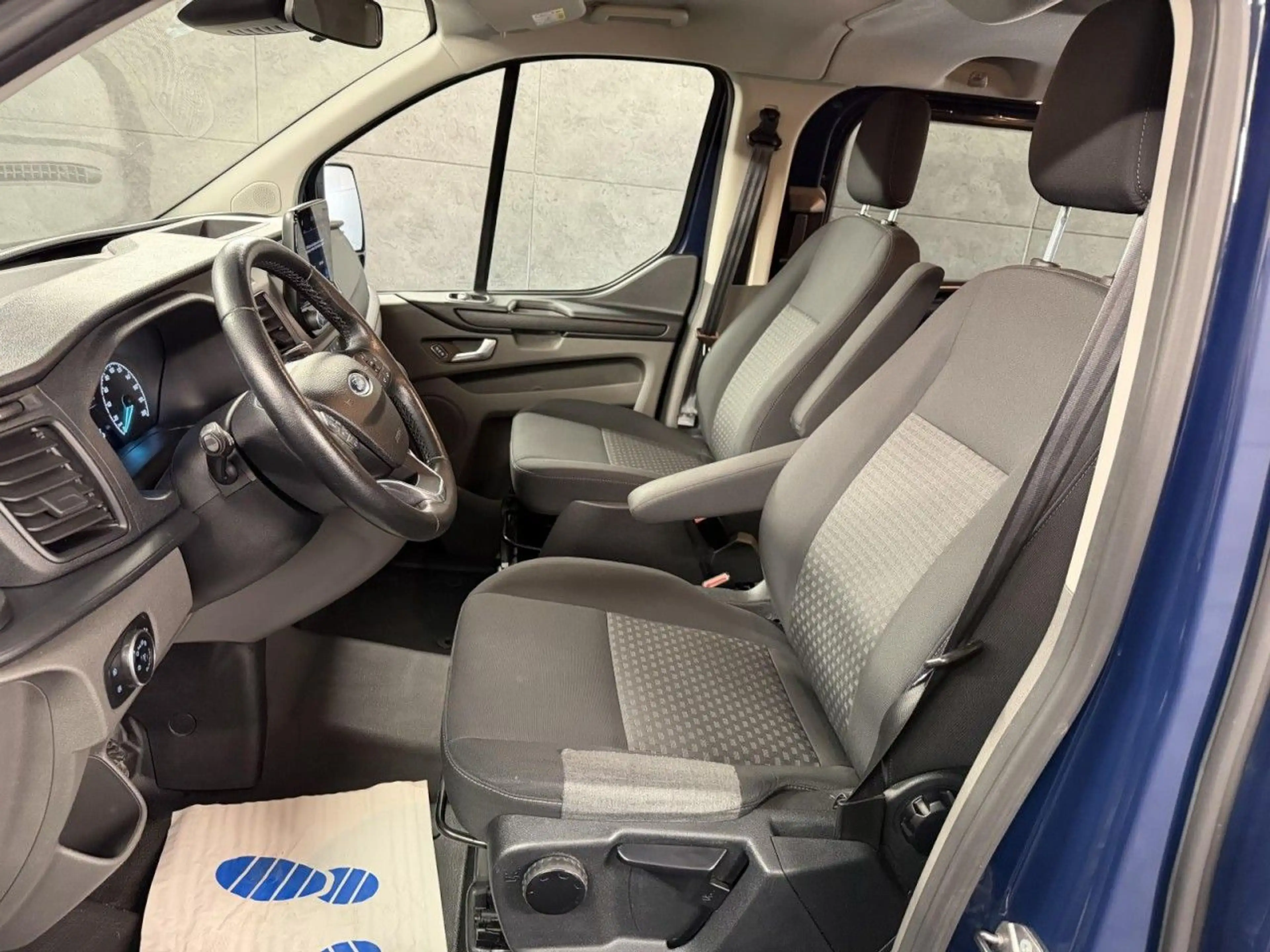 Ford Tourneo Custom Transit Custom Tourneo Custom Kombi 320 L2 AUTO* — photo 11