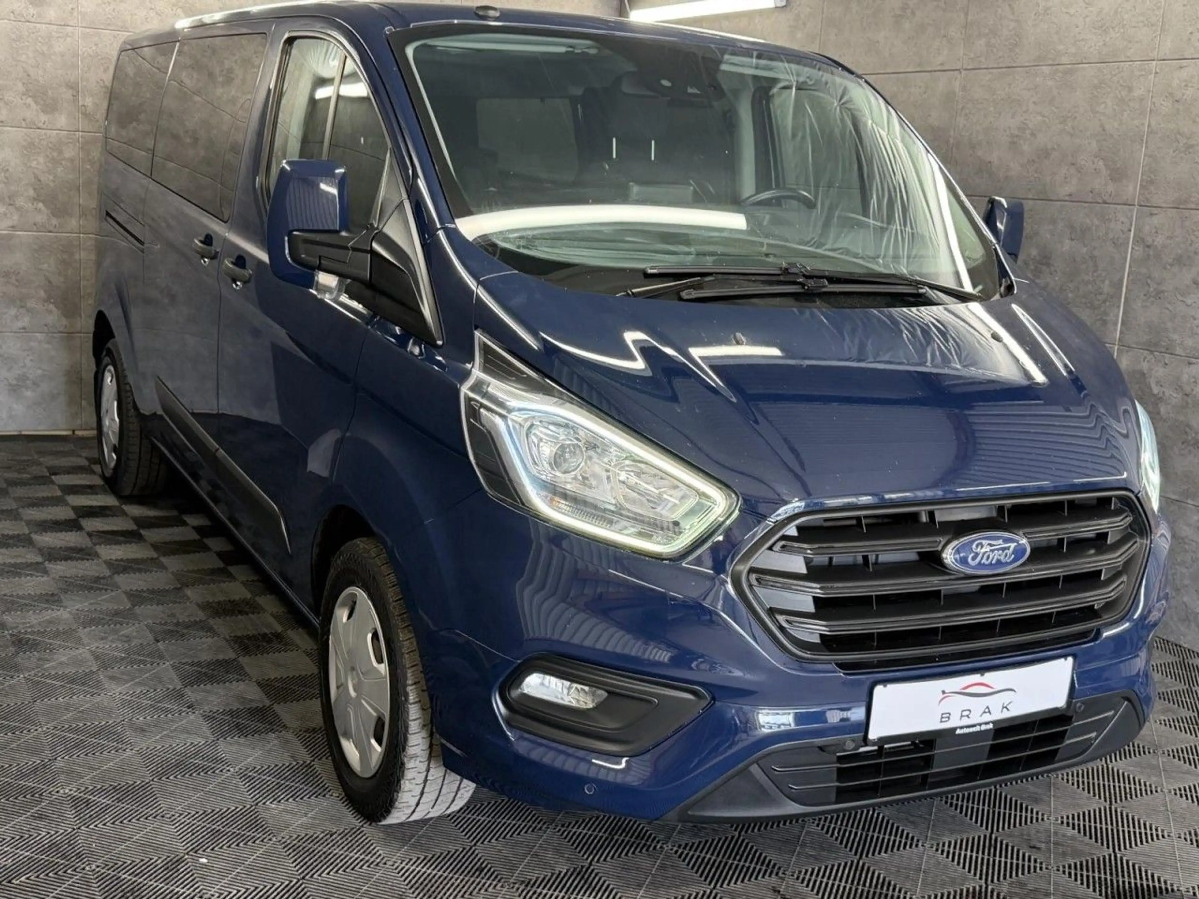 Ford Tourneo Custom Transit Custom Tourneo Custom Kombi 320 L2 AUTO* — photo 3