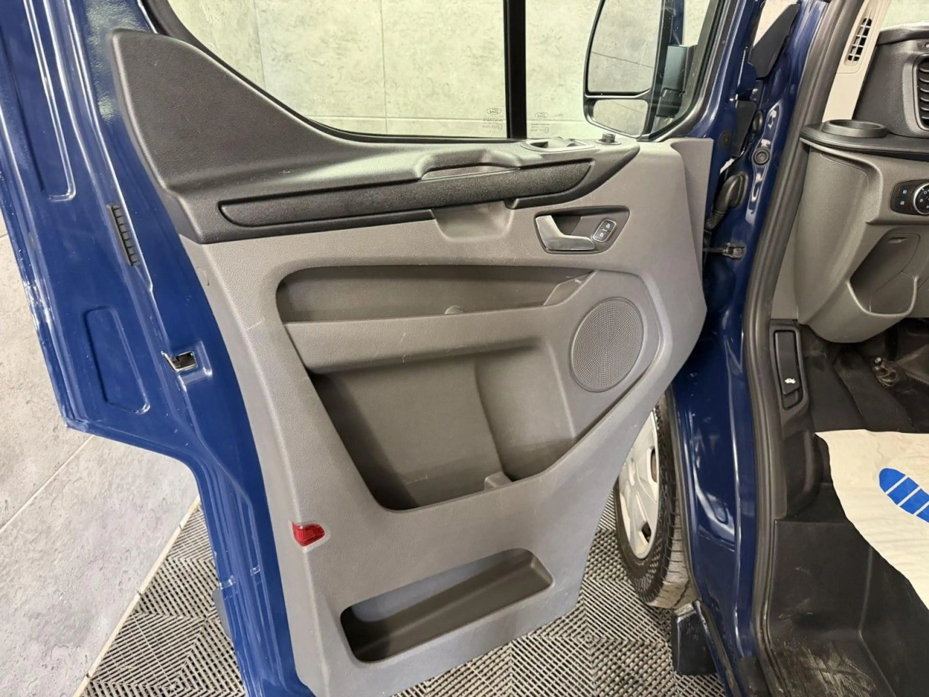 Ford Tourneo Custom Transit Custom Tourneo Custom Kombi 320 L2 AUTO* — photo 9