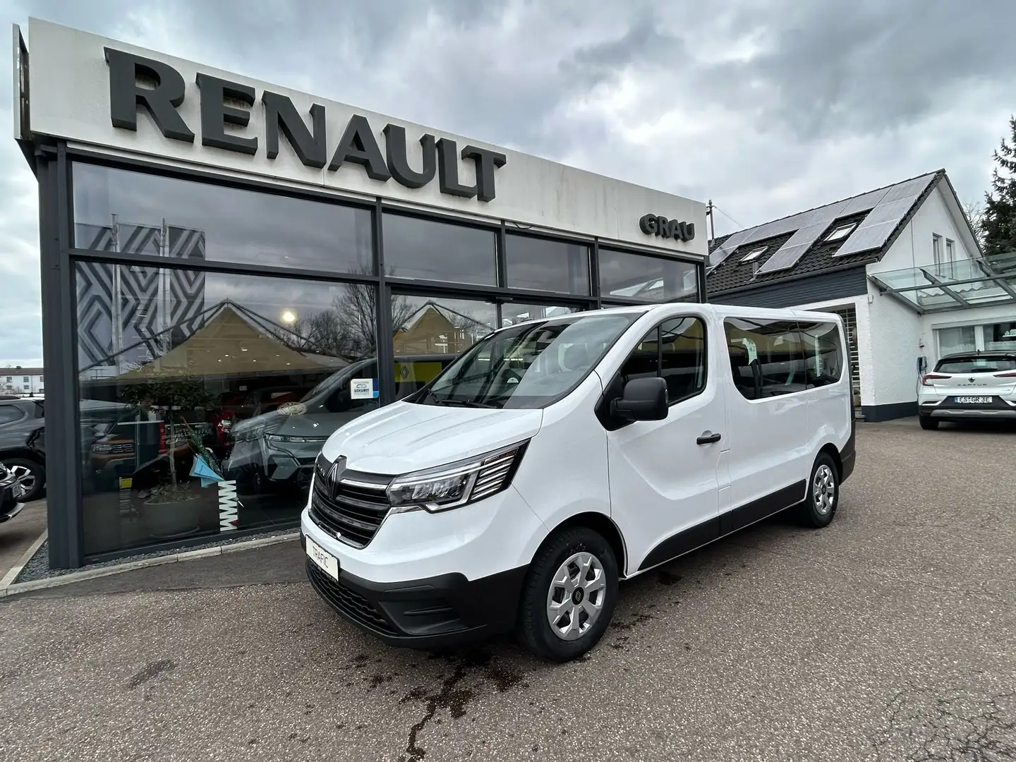 Renault Trafic L1H1 3,0t 110 PS 9-Sitzer Authentic PDC/Klima Weiß - 1