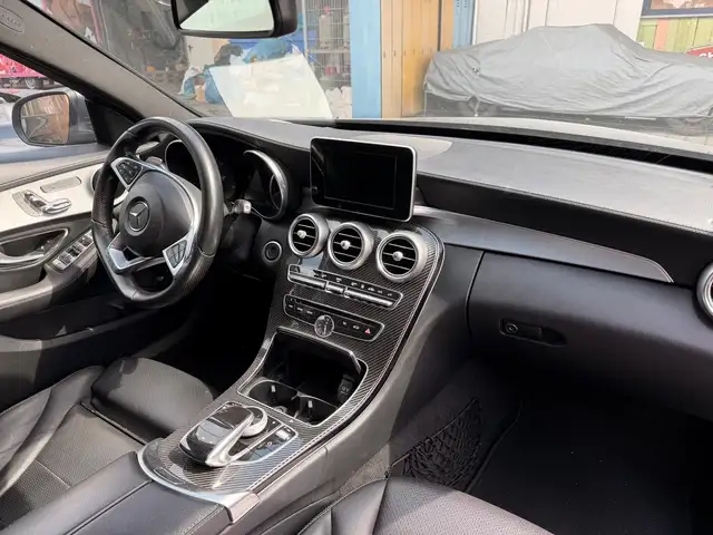 Mercedes-Benz C-Class view 5