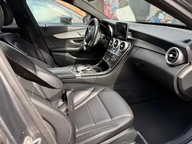 Mercedes-Benz C-Class view 4