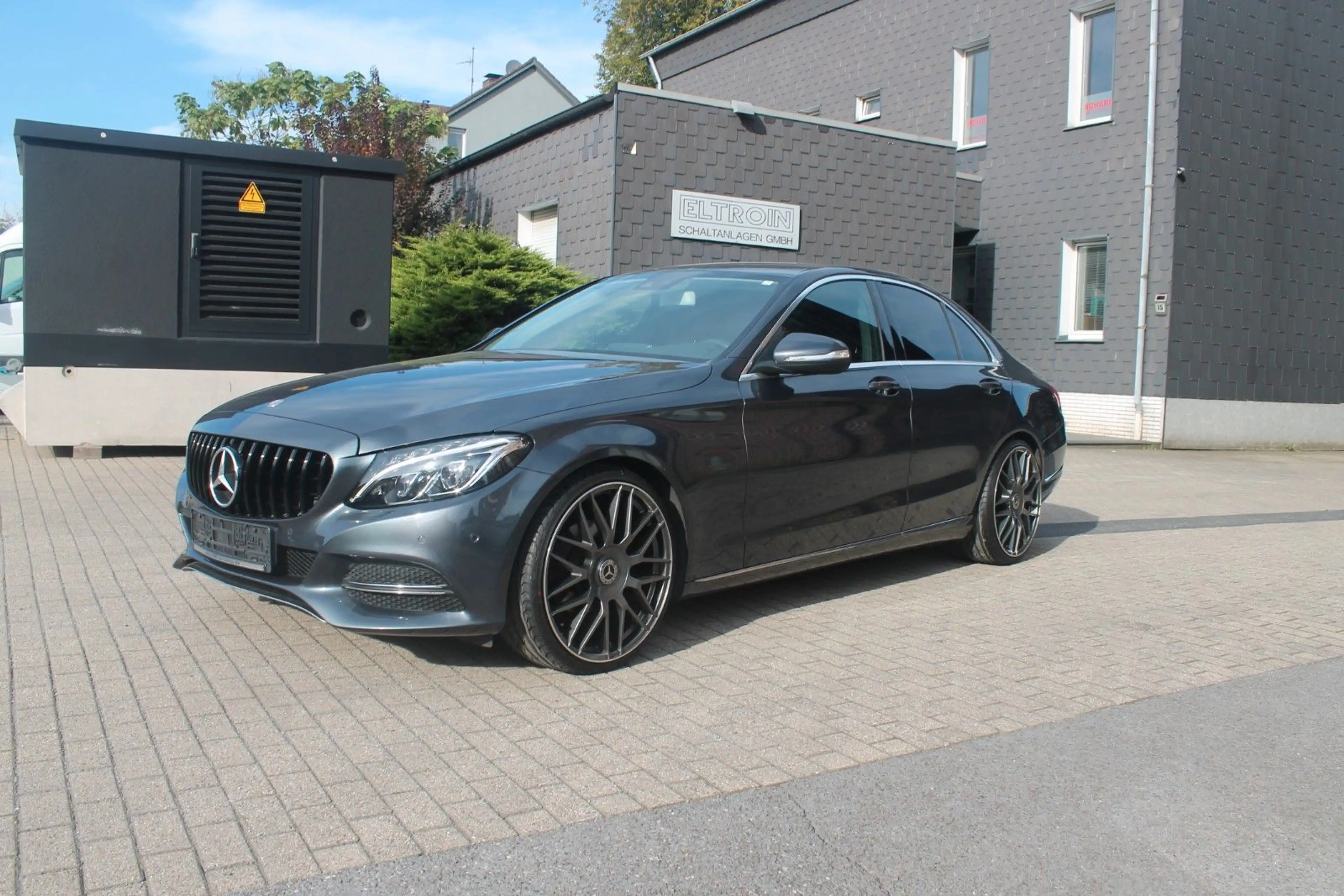 Mercedes-Benz C 180 Avantgarde*LED*20"+tiefer*Comand*Carplay