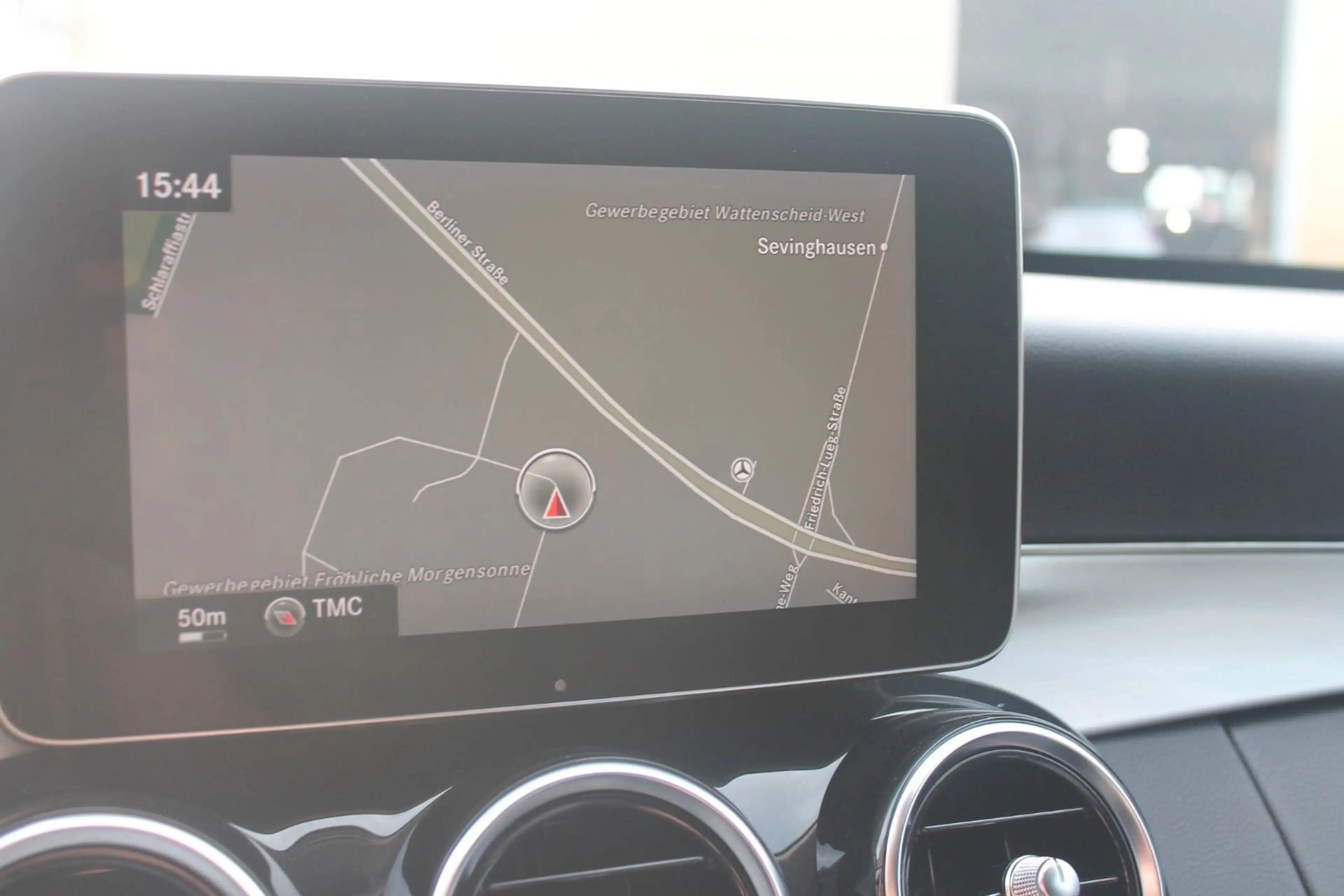 Mercedes-Benz C 180 Avantgarde*LED*20"+tiefer*Comand*Carplay — photo 8