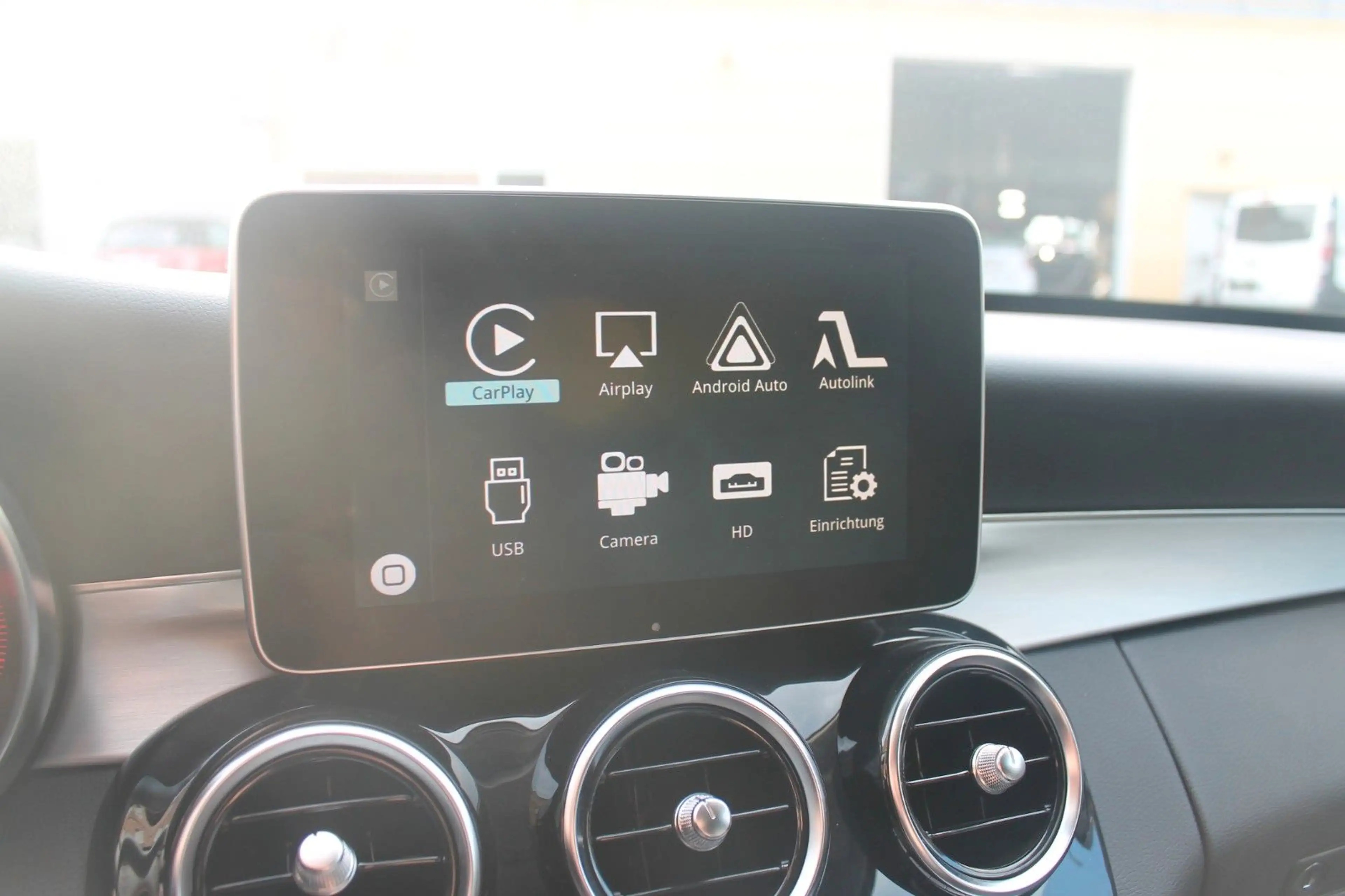 Mercedes-Benz C 180 Avantgarde*LED*20"+tiefer*Comand*Carplay — photo 4