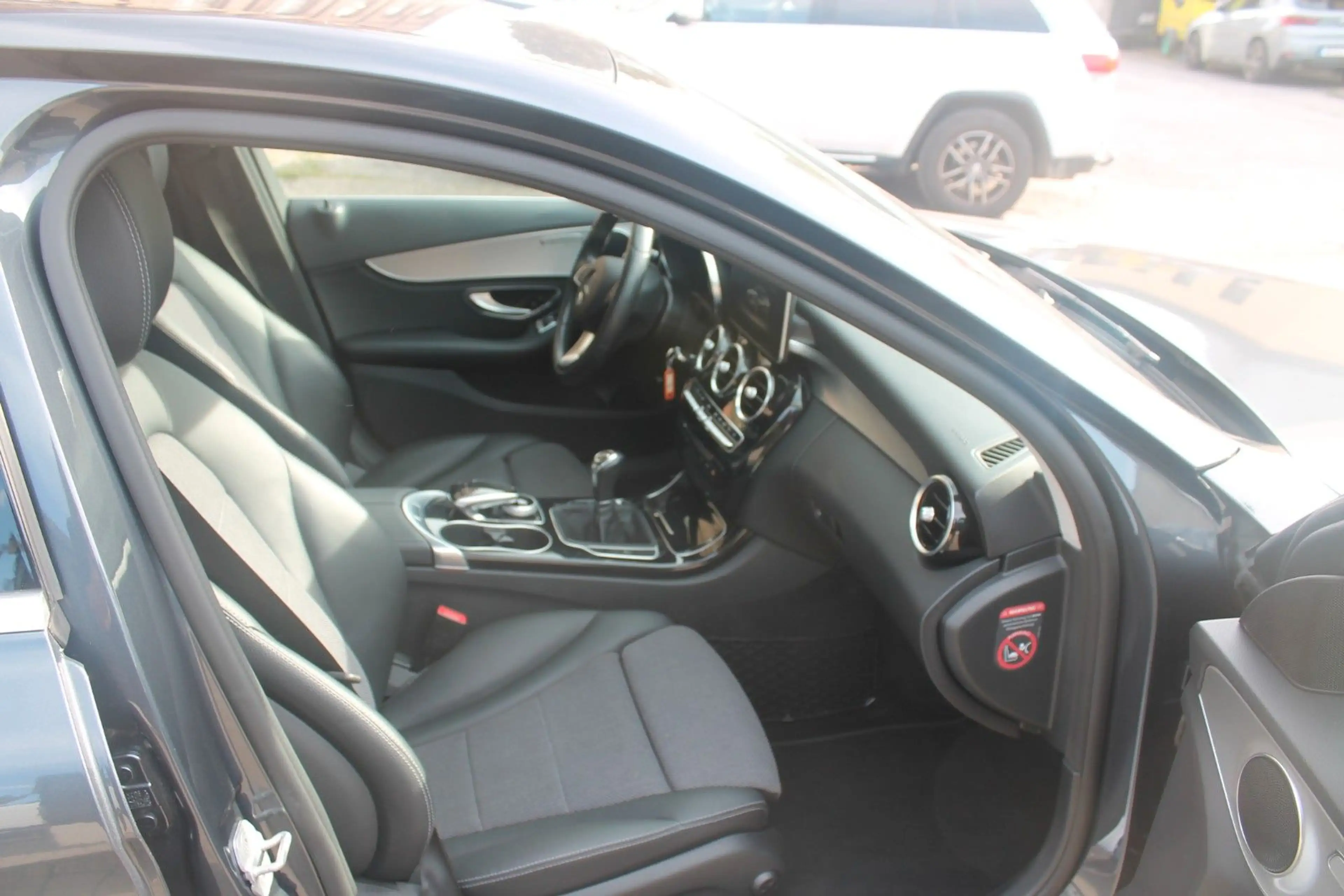 Mercedes-Benz C 180 Avantgarde*LED*20"+tiefer*Comand*Carplay — photo 12