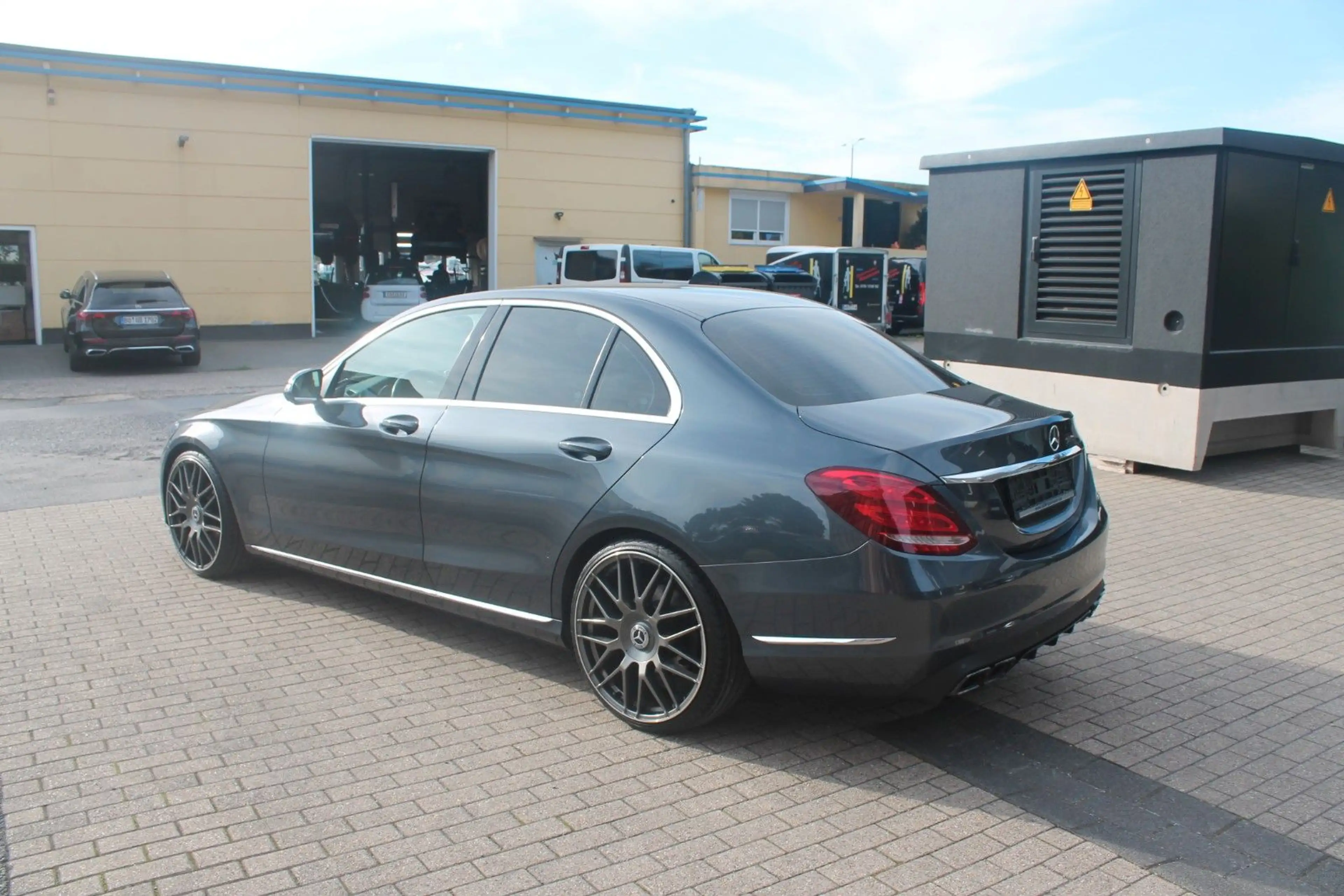 Mercedes-Benz C 180 Avantgarde*LED*20"+tiefer*Comand*Carplay — photo 6