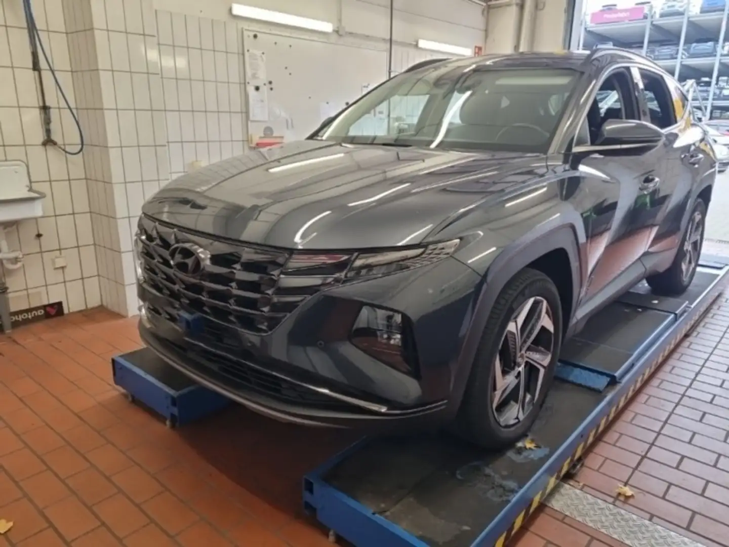 Hyundai TUCSON 1.6 Trend Plug-In Hybrid 4WD Autom. Grau - 2