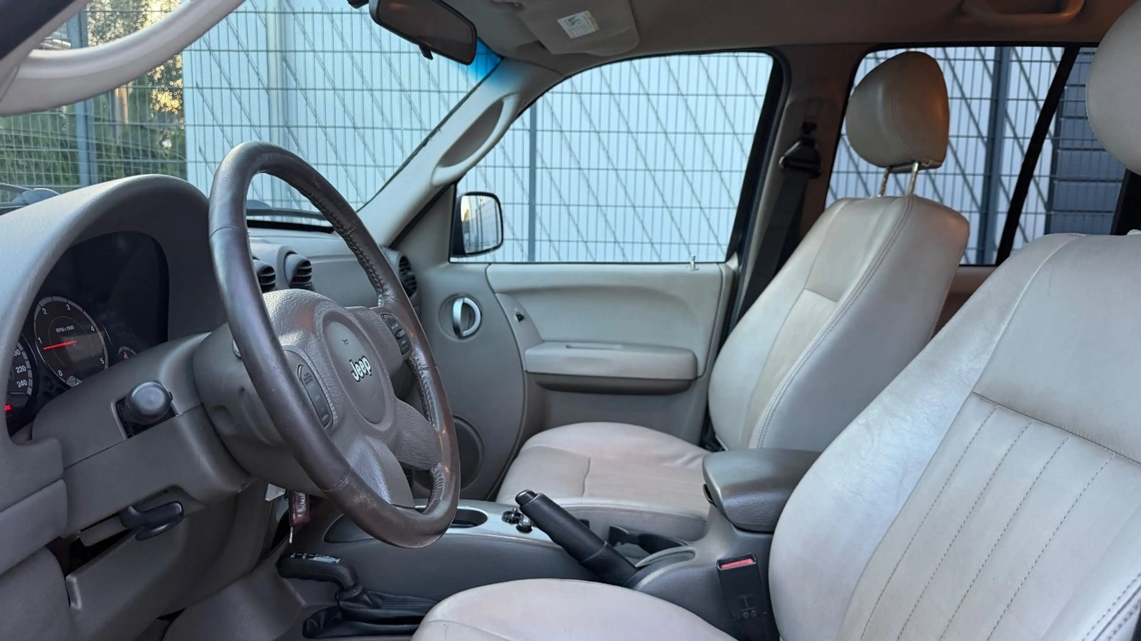 Jeep Cherokee 2.8 CRD Limited 4X4 AUTOMATIK TÜV,LEDER — photo 14