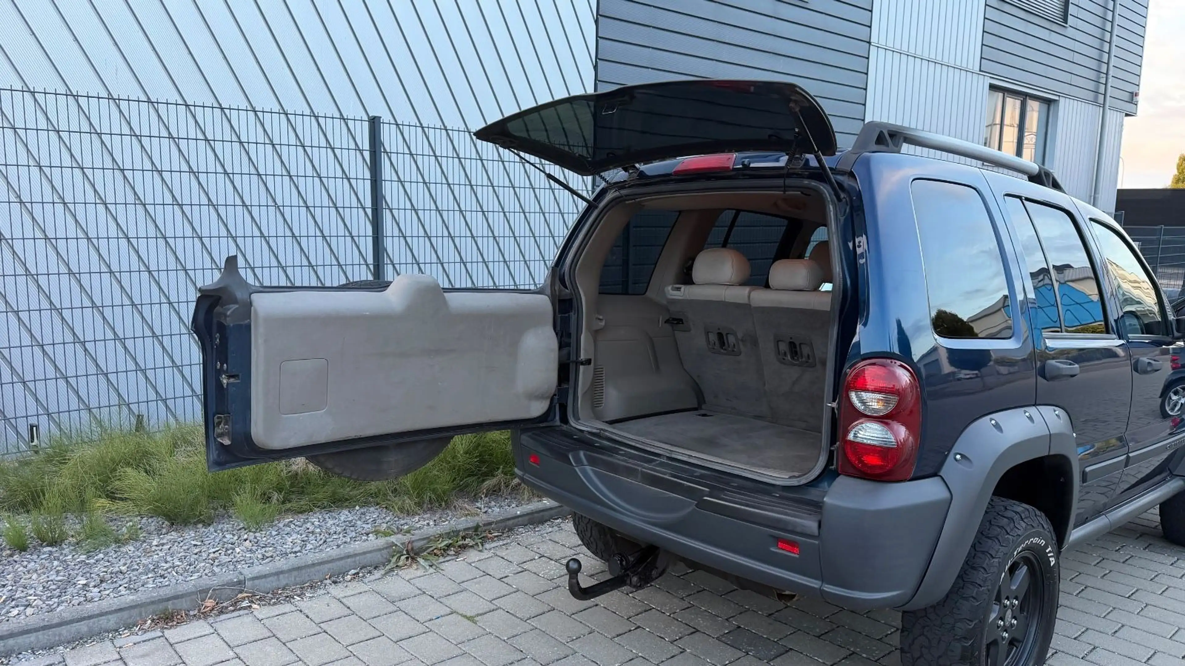 Jeep Cherokee 2.8 CRD Limited 4X4 AUTOMATIK TÜV,LEDER — photo 11