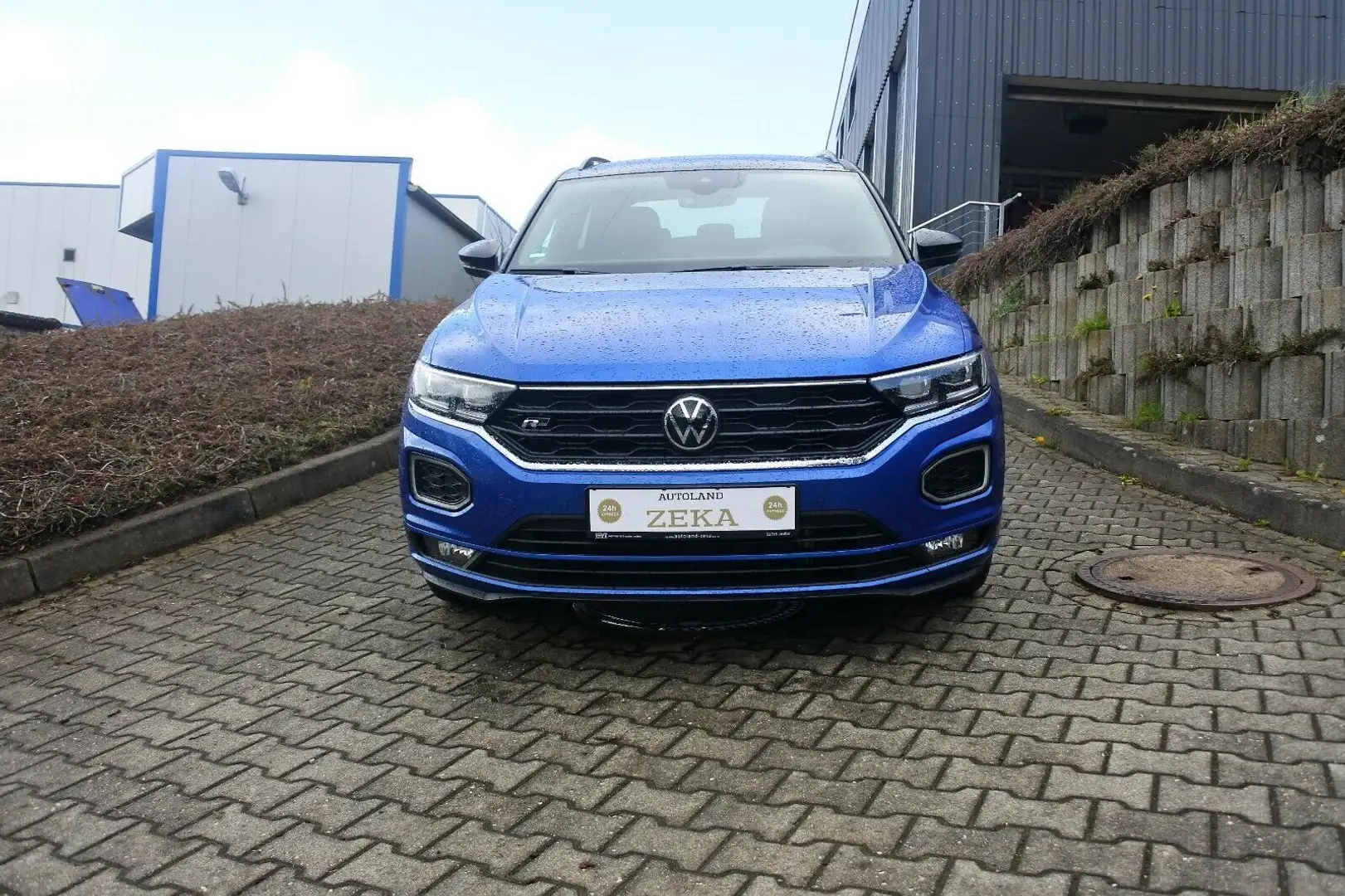 Volkswagen T-Roc SUV/Geländewagen/Pickup in Blau gebraucht in