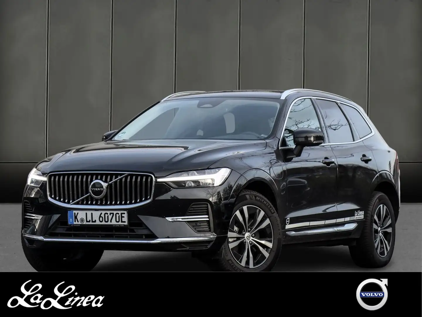Volvo XC60 T6 AWD Recharge Essential Bright NP:74.180,-//V... Schwarz - 1