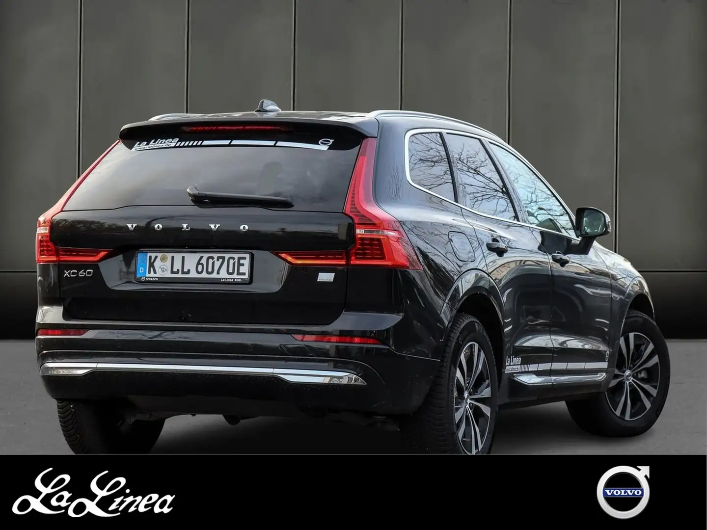 Volvo XC60 T6 AWD Recharge Essential Bright NP:74.180,-//V... Schwarz - 2