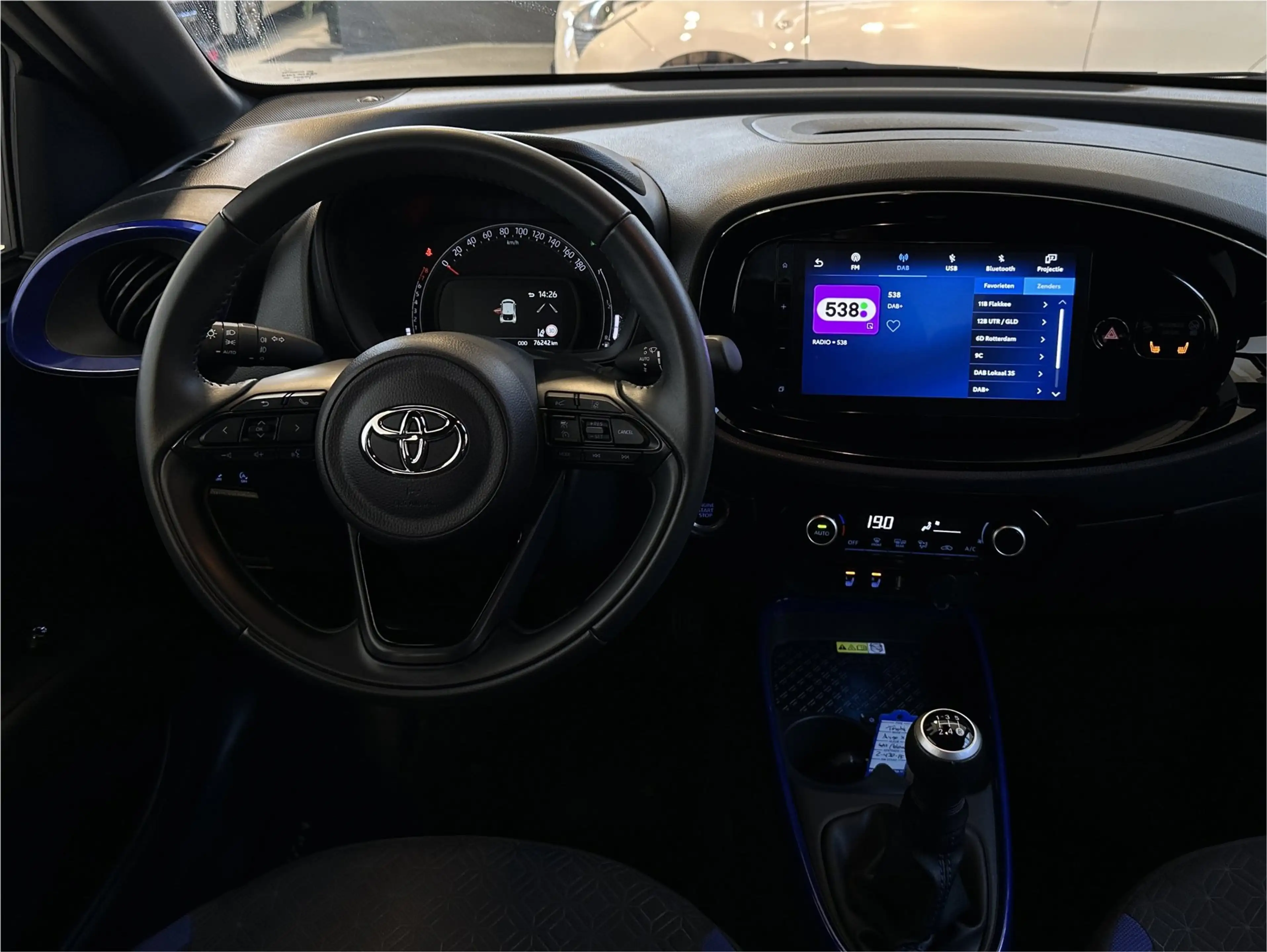 Toyota Aygo X 1.0 VVT-i MT Pulse | Apple Carplay/ Android Auto | — photo 17