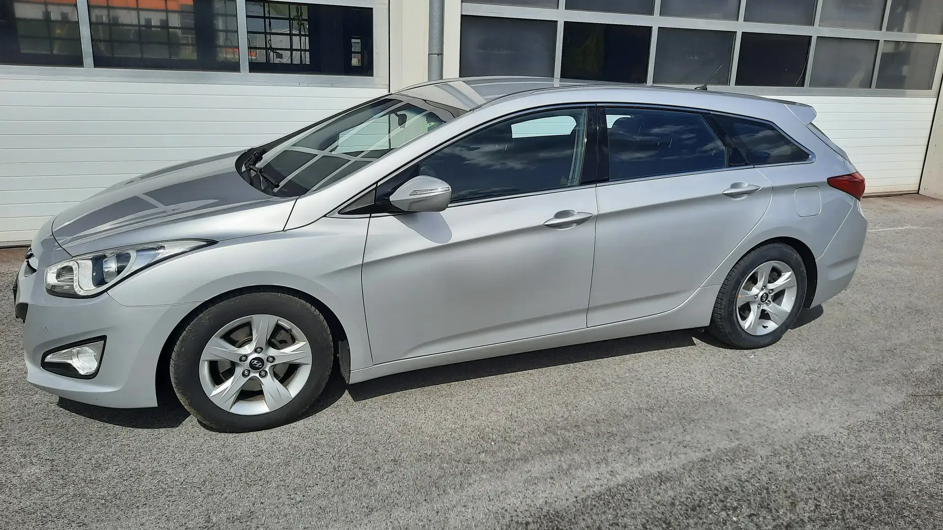 Hyundai i40 Style 1,7 CRDi DPF Silber - 1