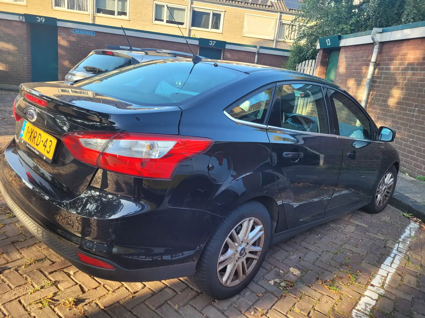 Ford Focus Focus 1.6 TI-VCT Titanium Zwart - 1