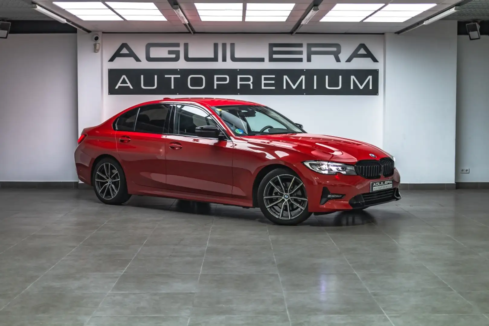 BMW 320 320dA Rouge - 1