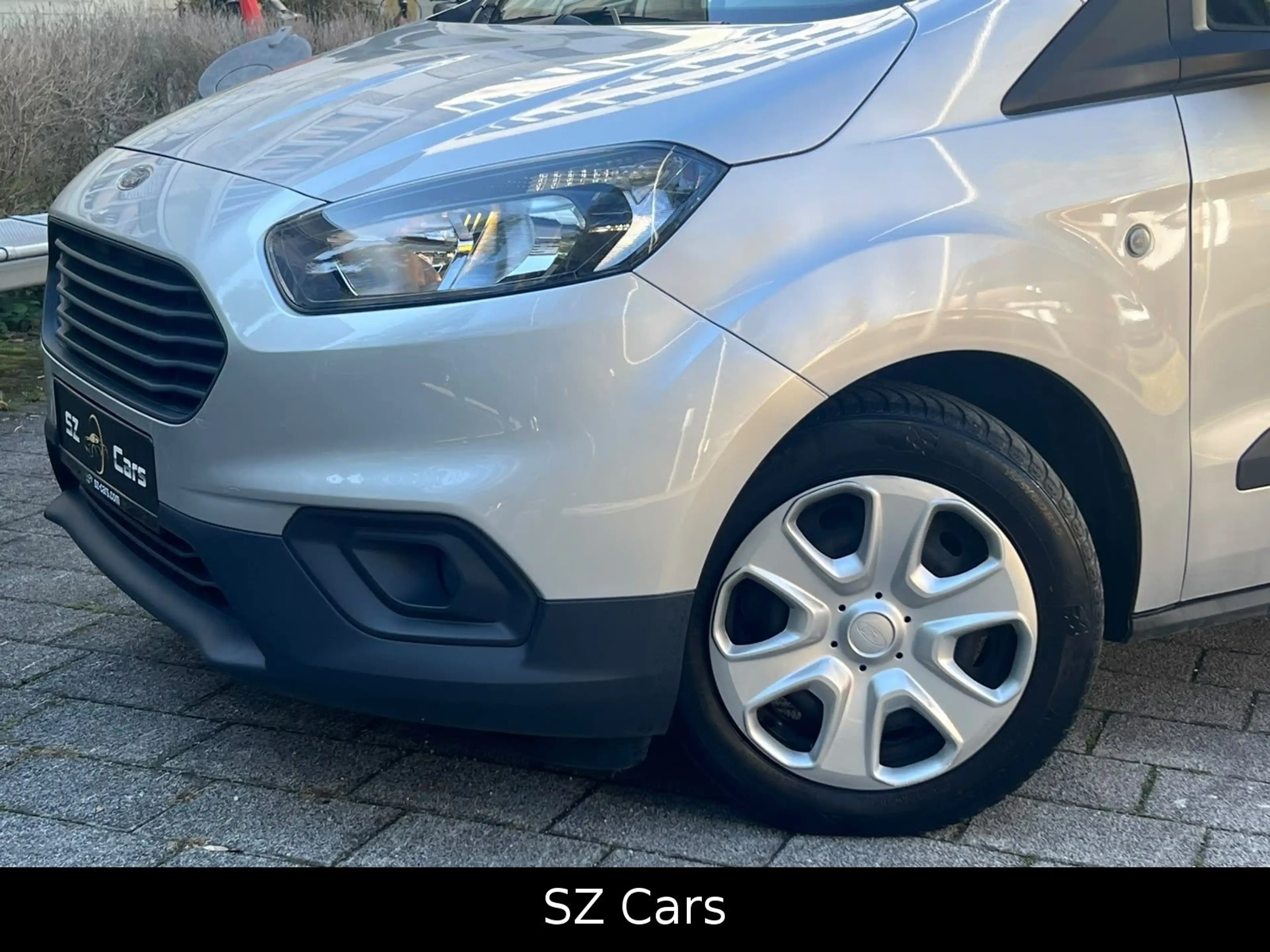 Ford Transit Courier — photo 2