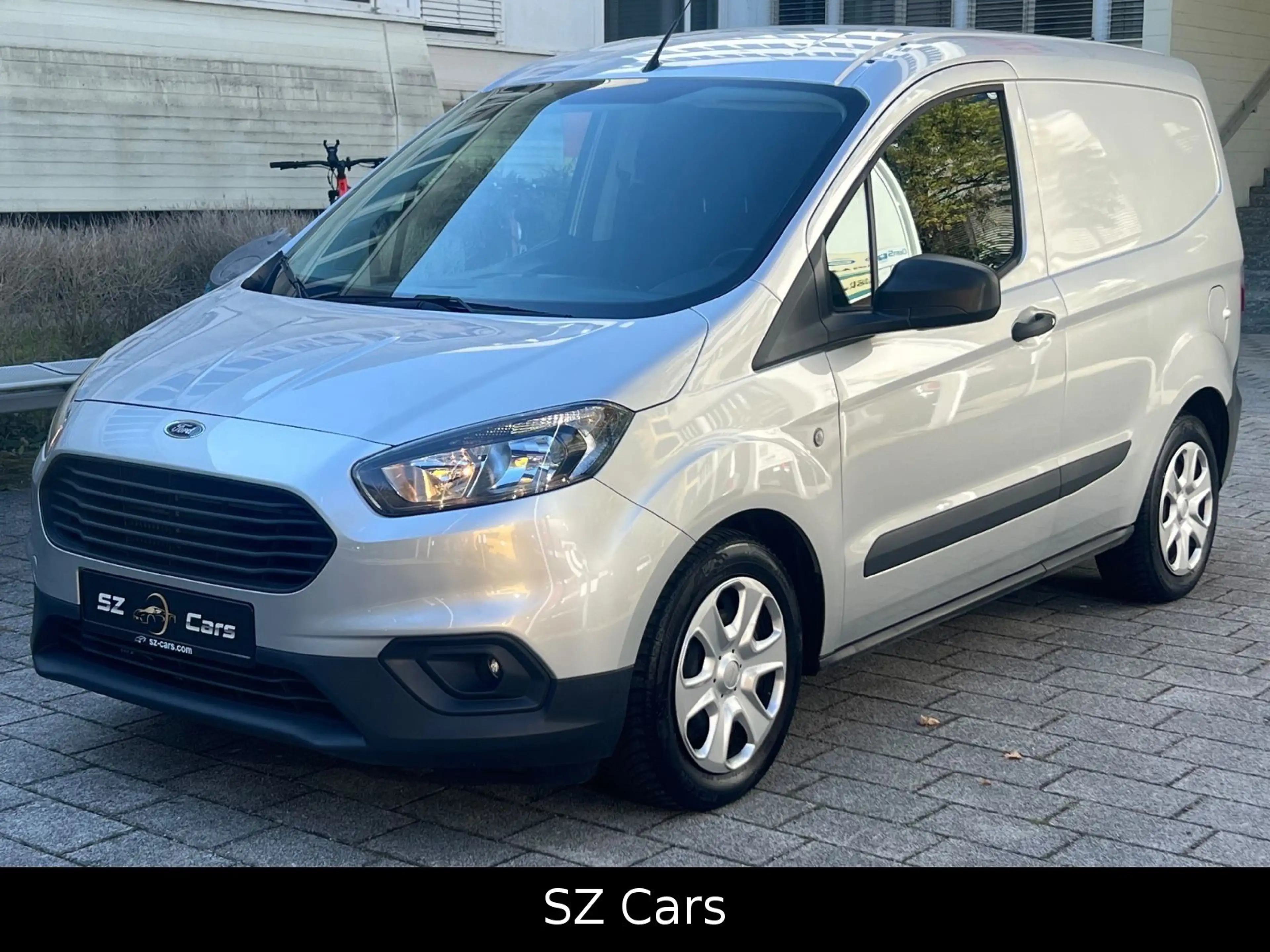 Ford Transit Courier — photo 10